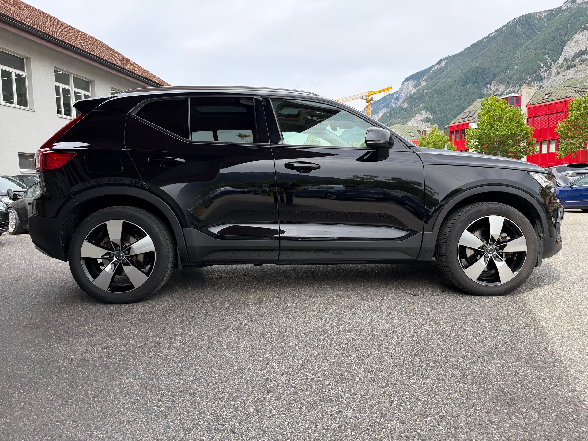 VOLVO XC40 D4 AWD Momentum Geartronic-showroom-element-3
