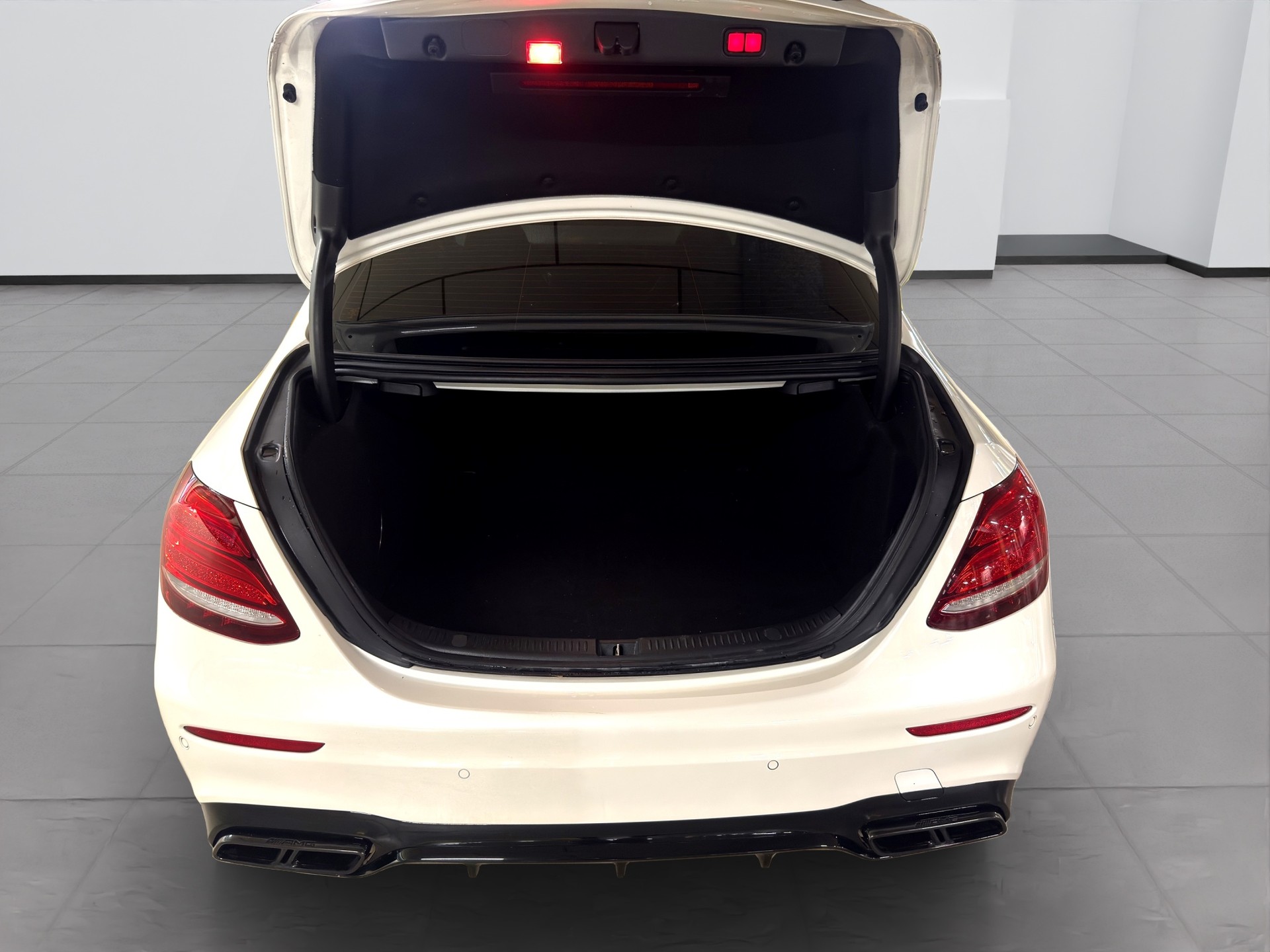 MERCEDES-BENZ E 63 AMG S 4Matic Speedshift MCT-image-18