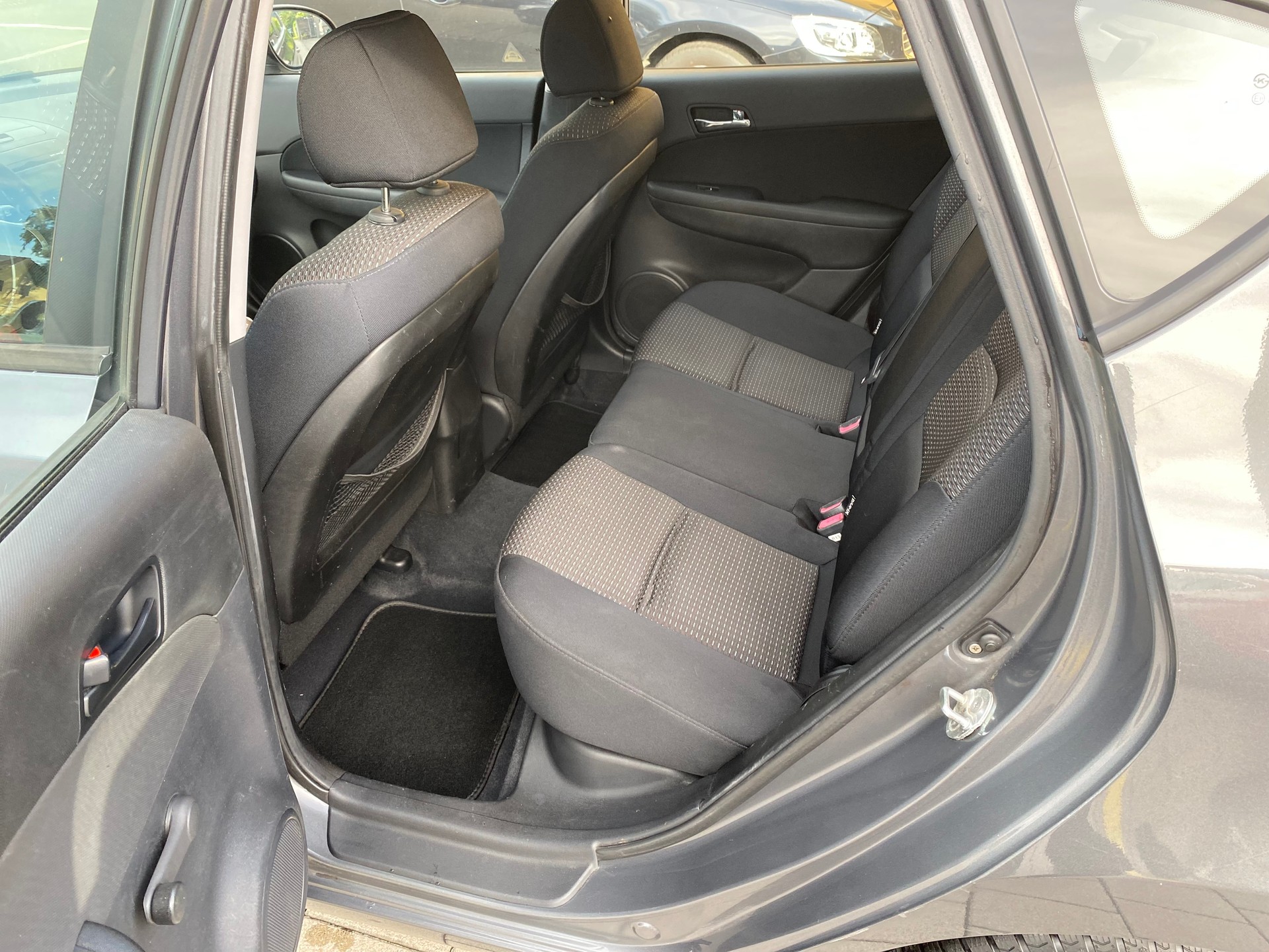 HYUNDAI i30 1.6 Comfort-image-8