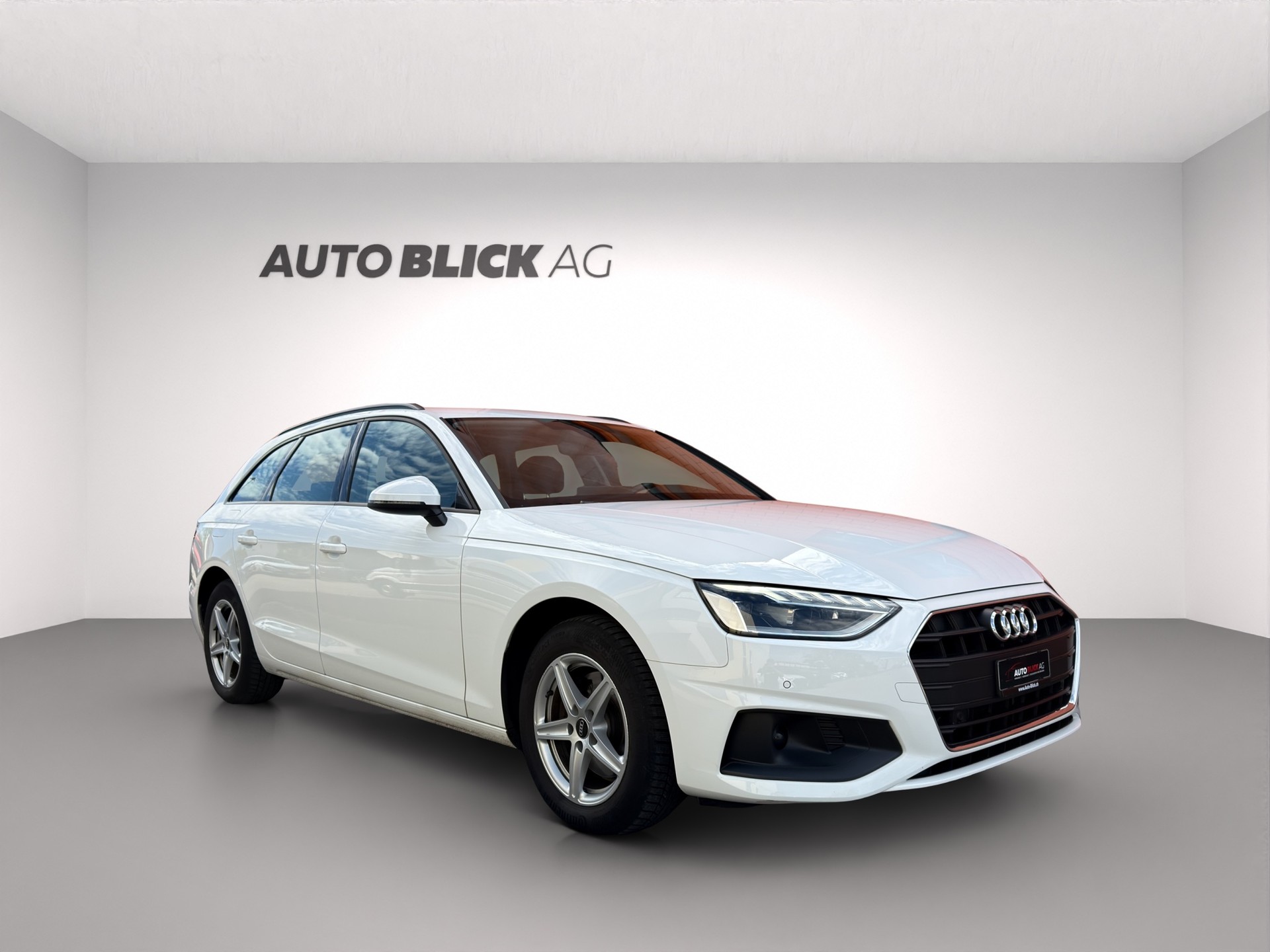 AUDI A4 Avant 35 TDI Attraction S-tronic-image-1