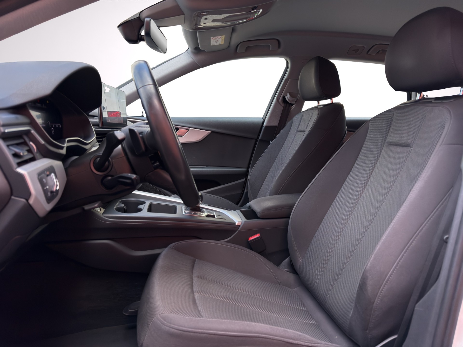 AUDI A4 Avant 35 TDI Attraction S-tronic-image-9