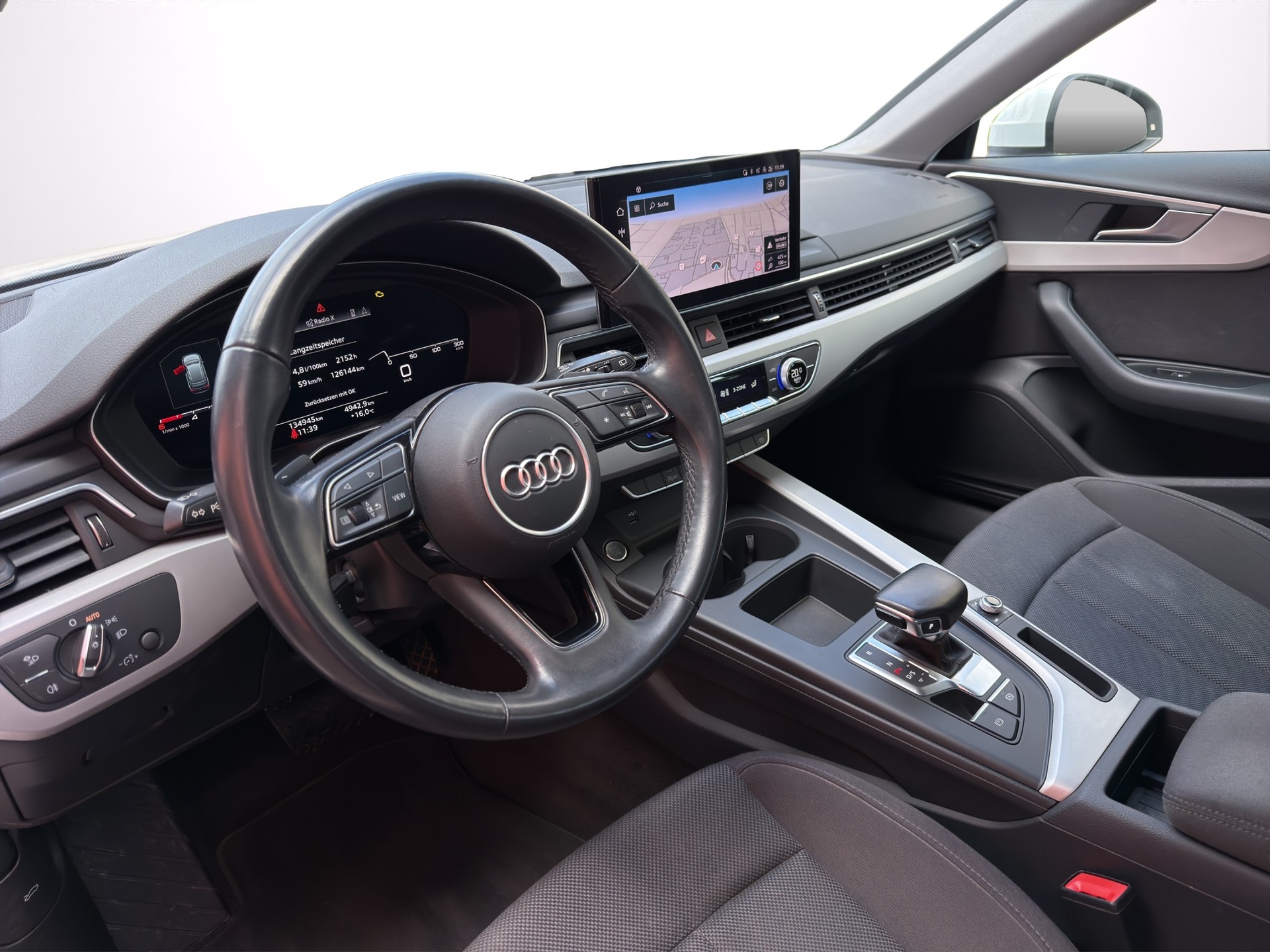 AUDI A4 Avant 35 TDI Attraction S-tronic-image-10