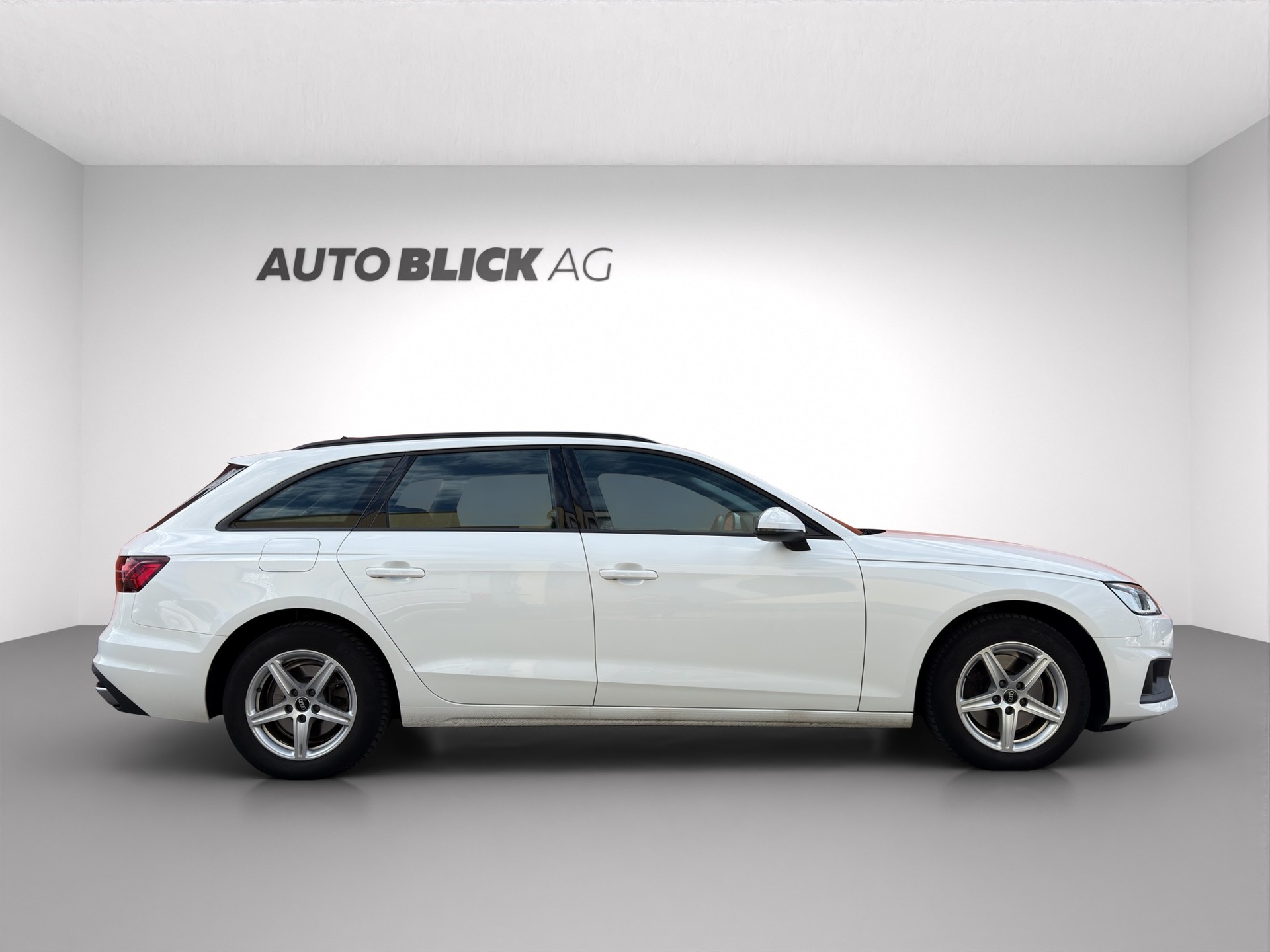 AUDI A4 Avant 35 TDI Attraction S-tronic-image-3