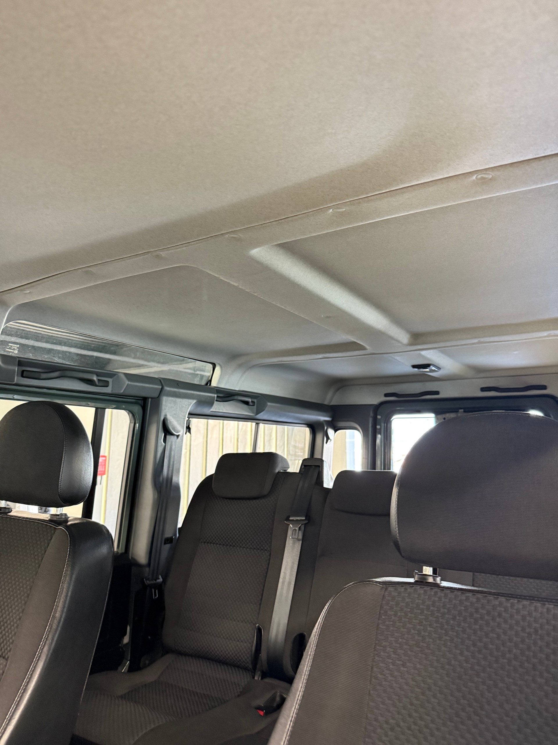 LAND ROVER Defender 90 2.4 Td4 RAW Station Wagon-image-12