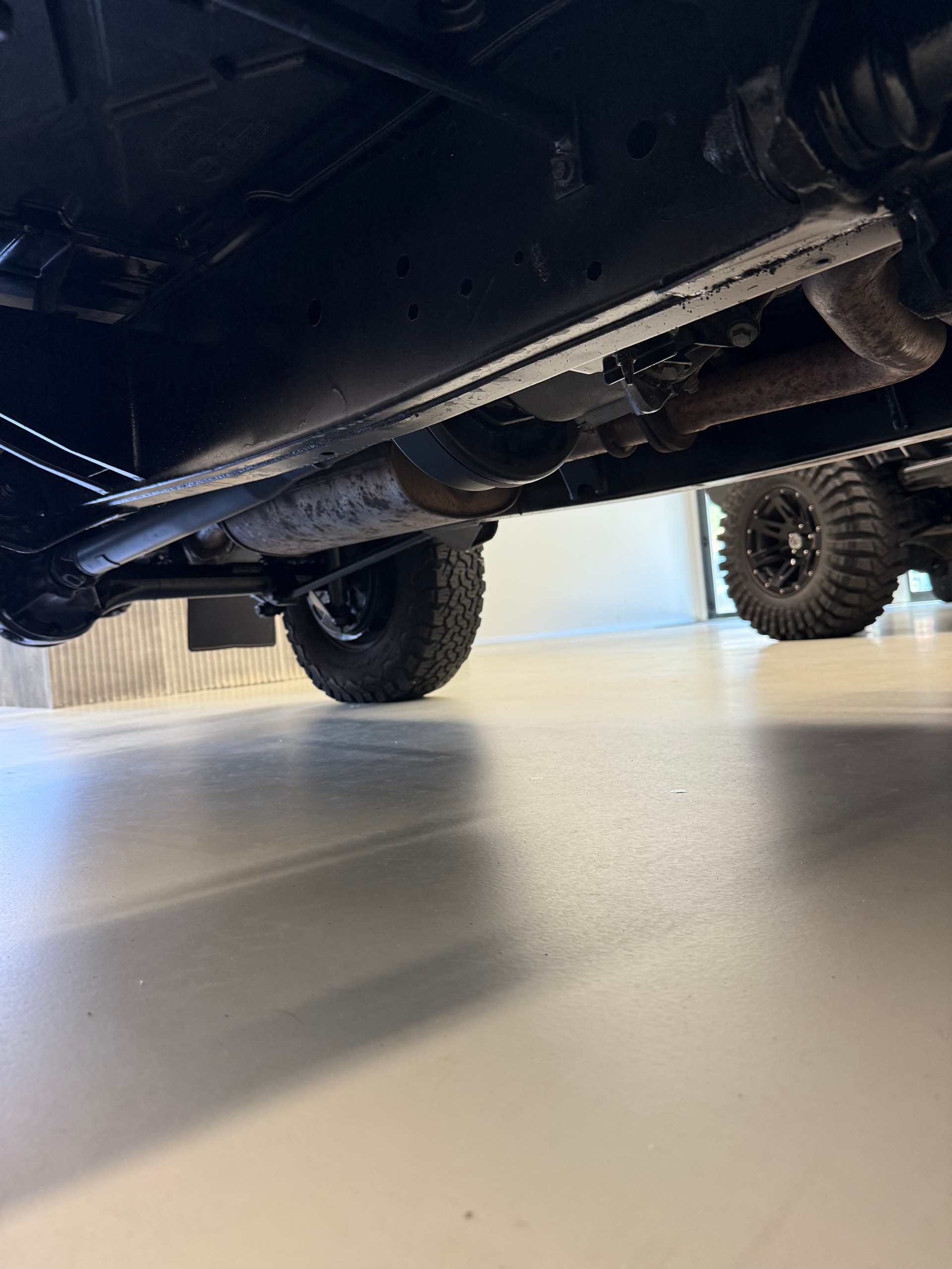 LAND ROVER Defender 90 2.4 Td4 RAW Station Wagon-image-4