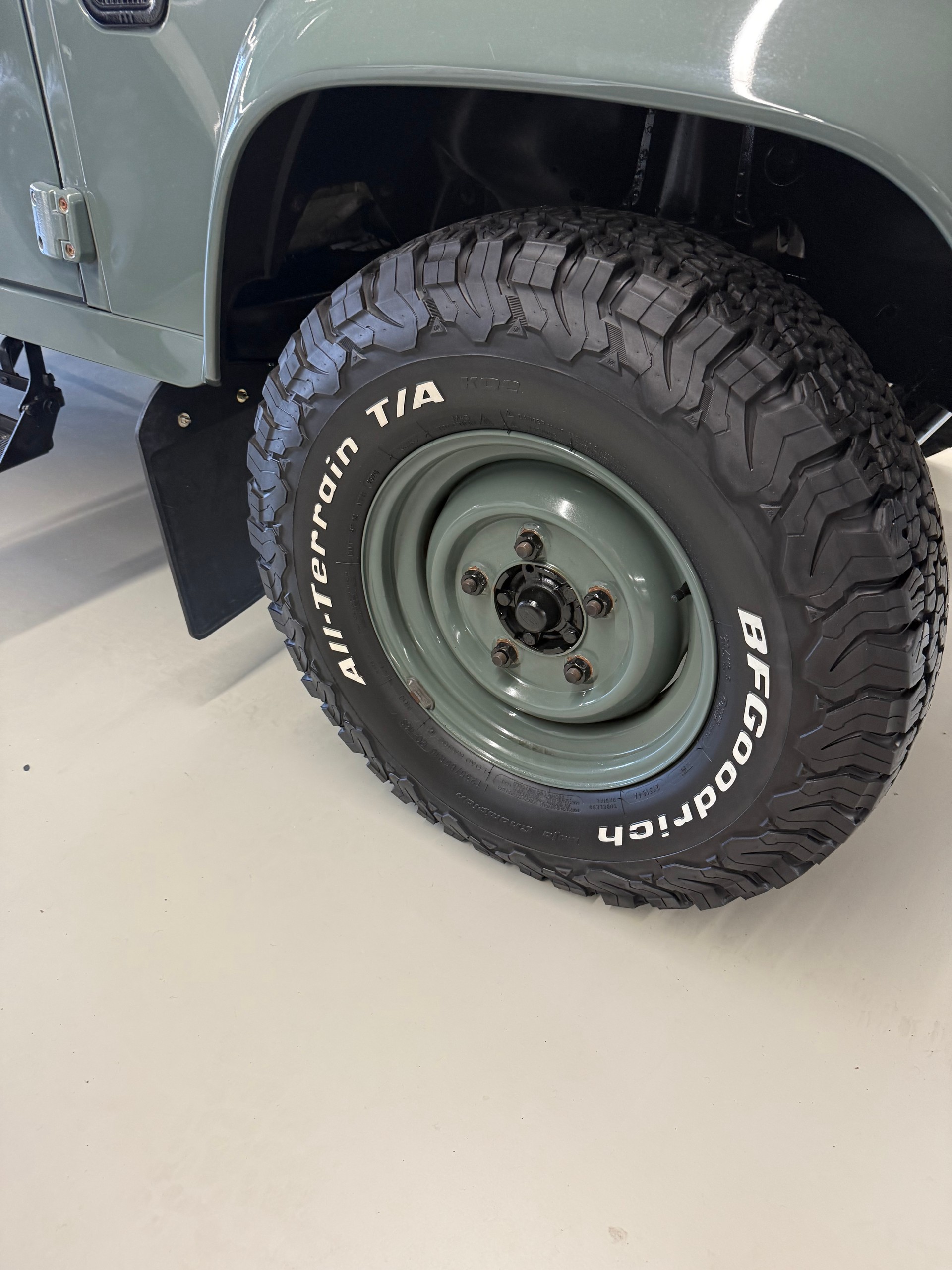 LAND ROVER Defender 90 2.4 Td4 RAW Station Wagon-image-3
