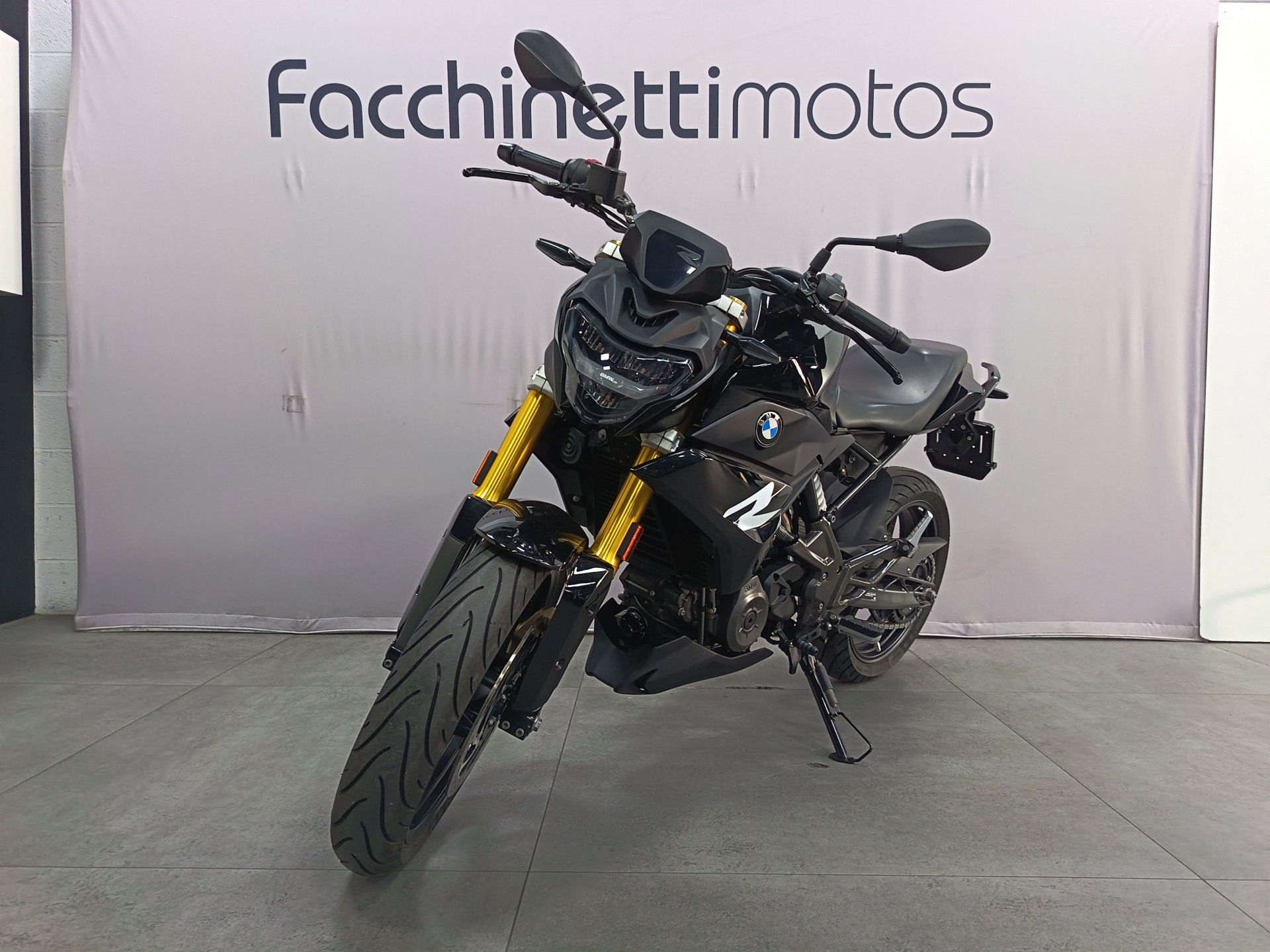 BMW G 310 R-showroom-element-2