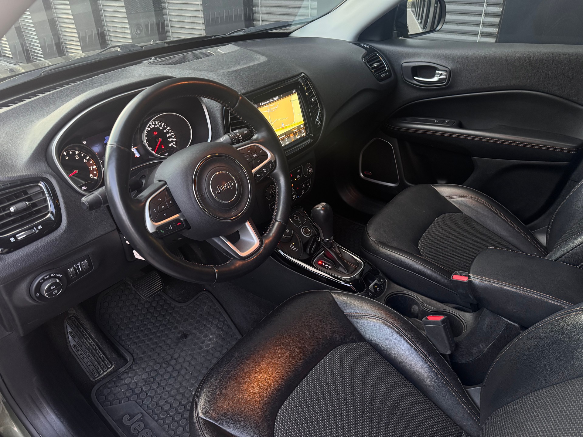 JEEP Compass 1.4 Turbo Limited AWD 9ATX-image-12