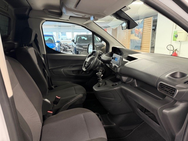 PEUGEOT Partner 1.5 Blue HDi s/s Premium 650kg-image-5