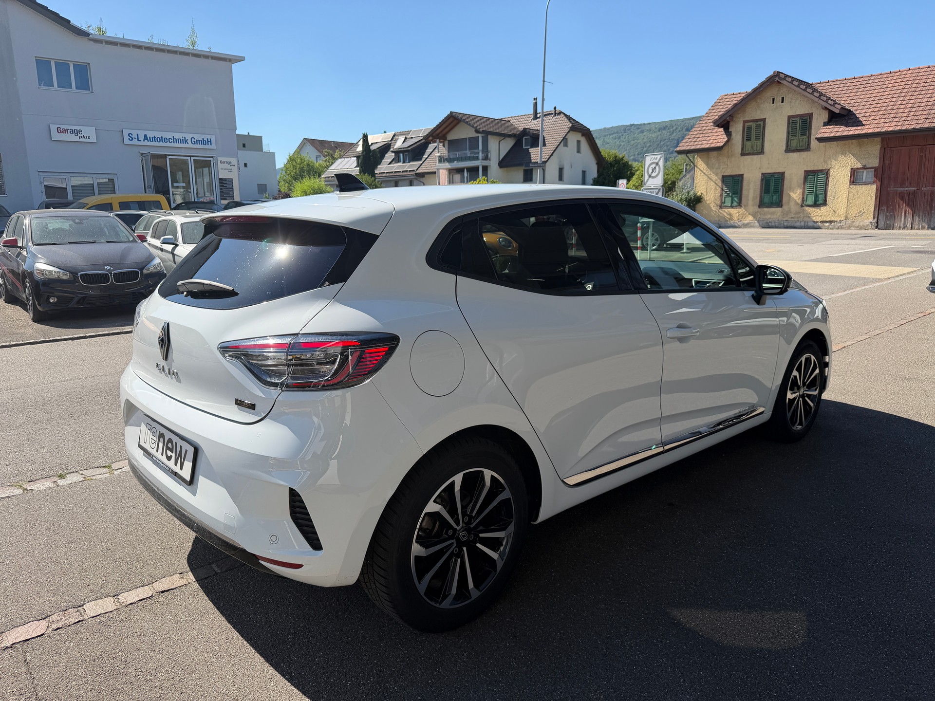 RENAULT Clio 1.6 E-Tech techno-image-3