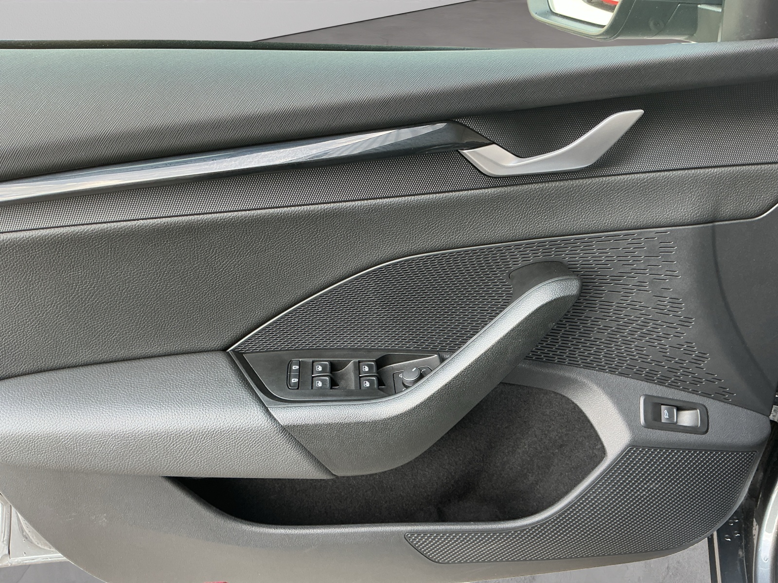 SKODA Octavia Combi 2.0 TDI DSG Selection-image-7