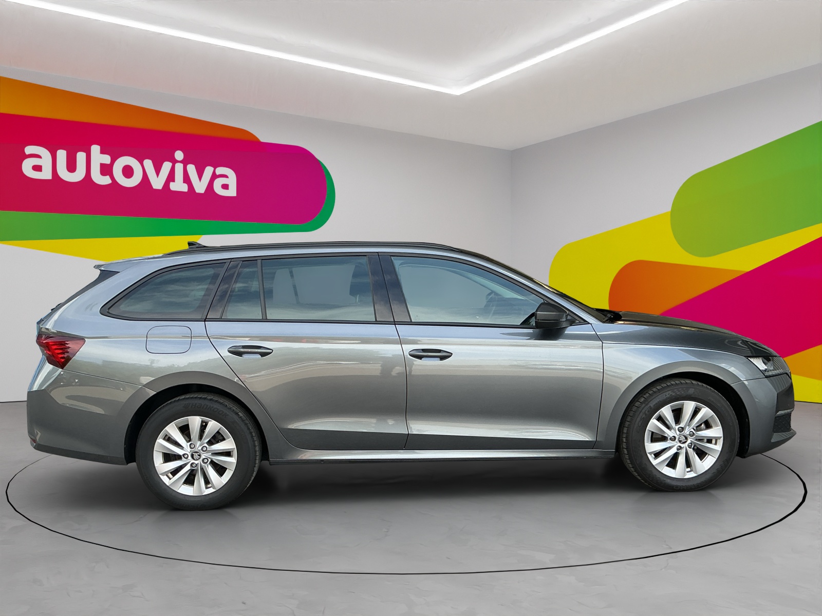 SKODA Octavia Combi 2.0 TDI DSG Selection-image-3