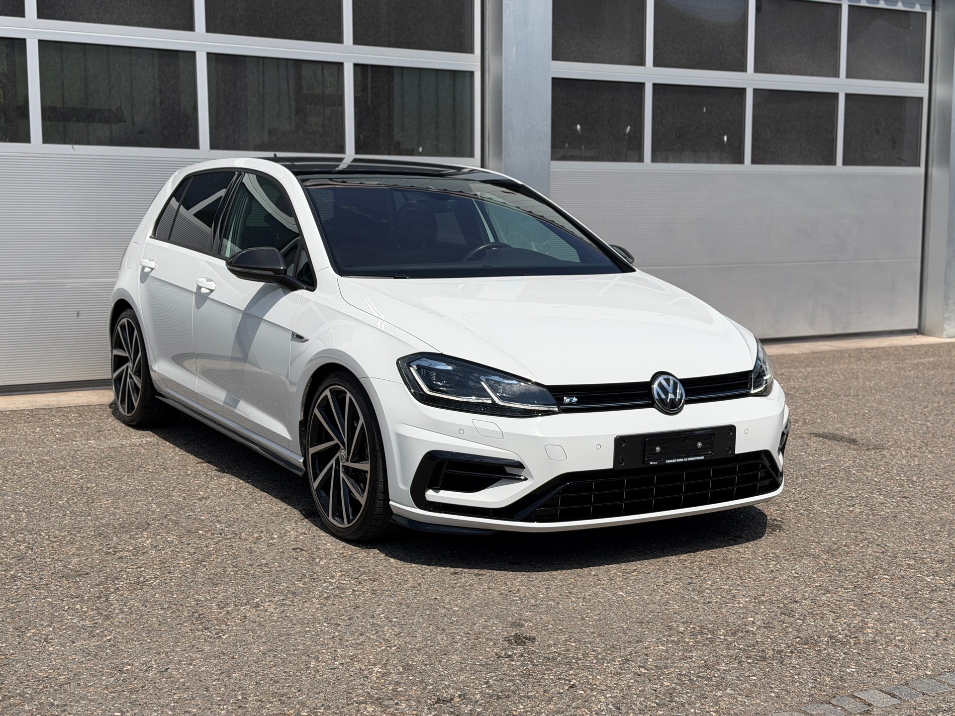 VW Golf 2.0 TSI R 4Motion DSG-image-1