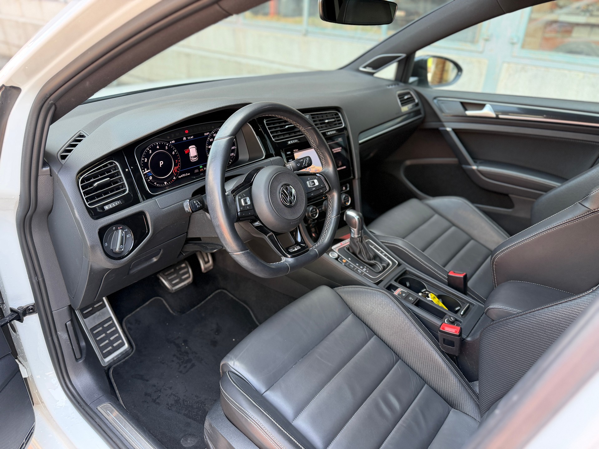 VW Golf 2.0 TSI R 4Motion DSG-image-9