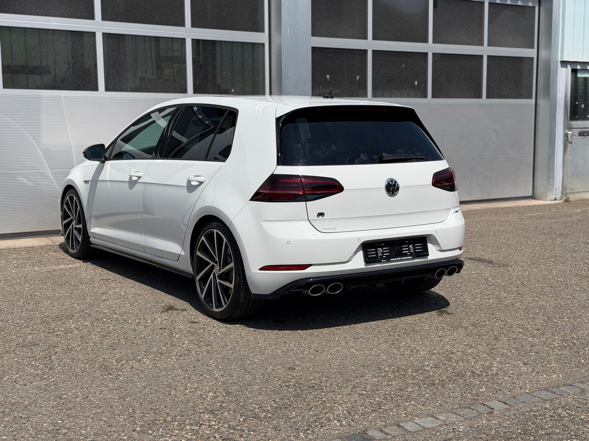 VW Golf 2.0 TSI R 4Motion DSG-image-4