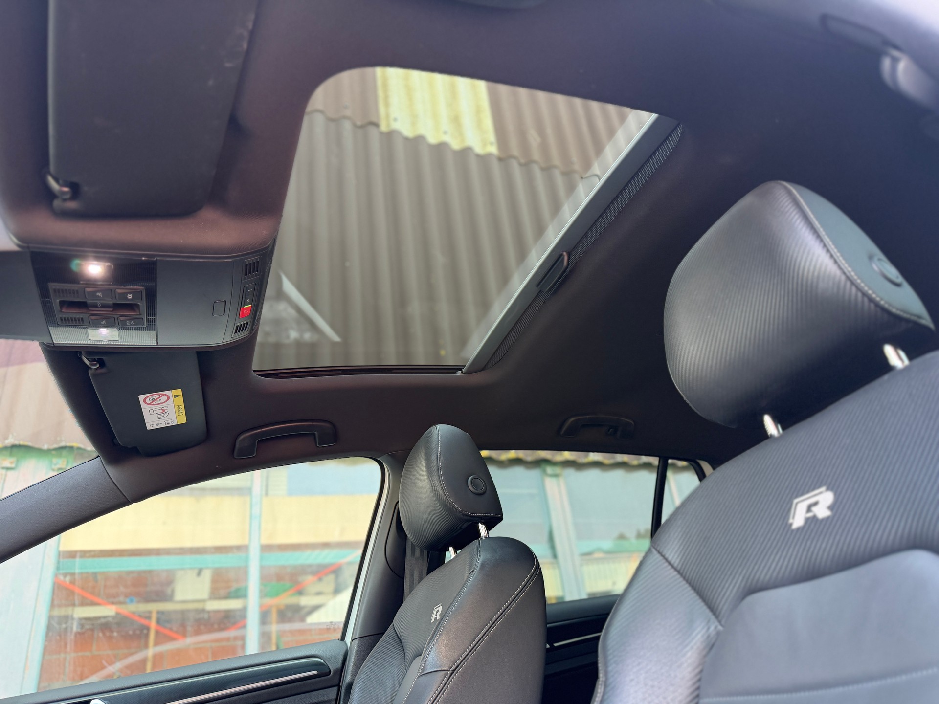 VW Golf 2.0 TSI R 4Motion DSG-image-13