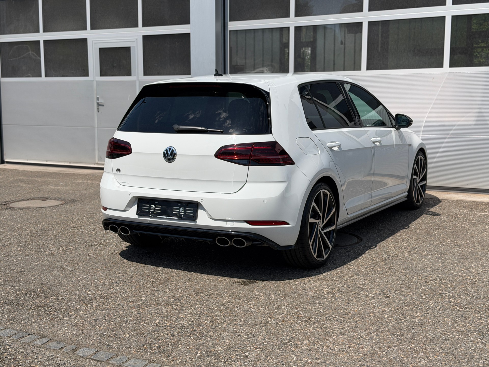 VW Golf 2.0 TSI R 4Motion DSG-image-3