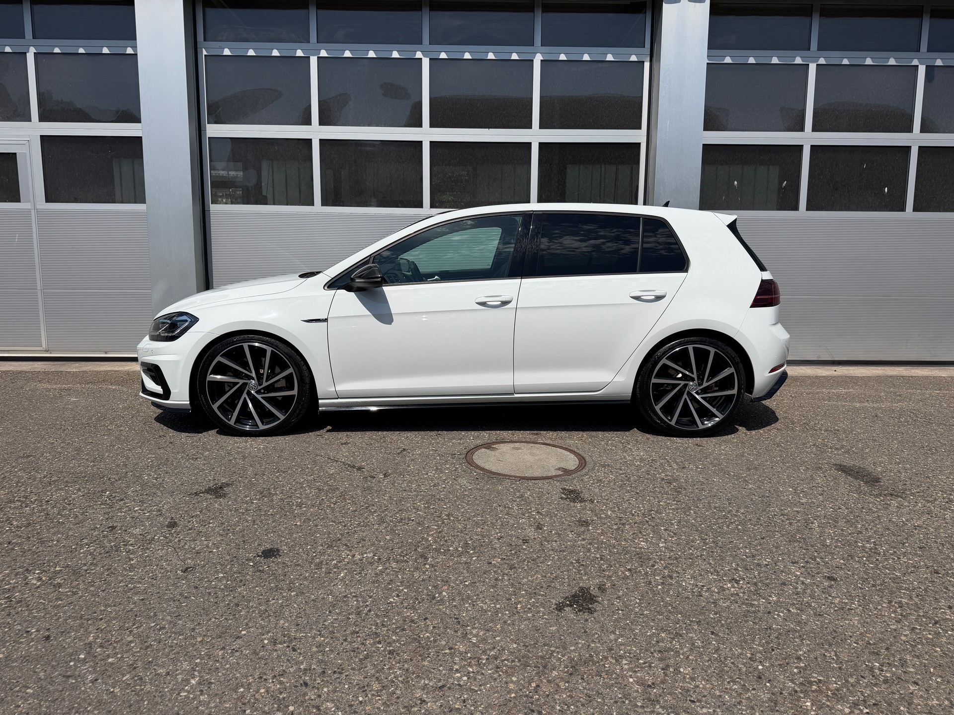 VW Golf 2.0 TSI R 4Motion DSG-image-15