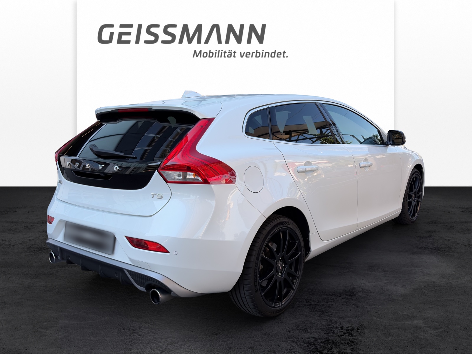 VOLVO V40 2.0 T5 Momentum R-Design S/S-image-5