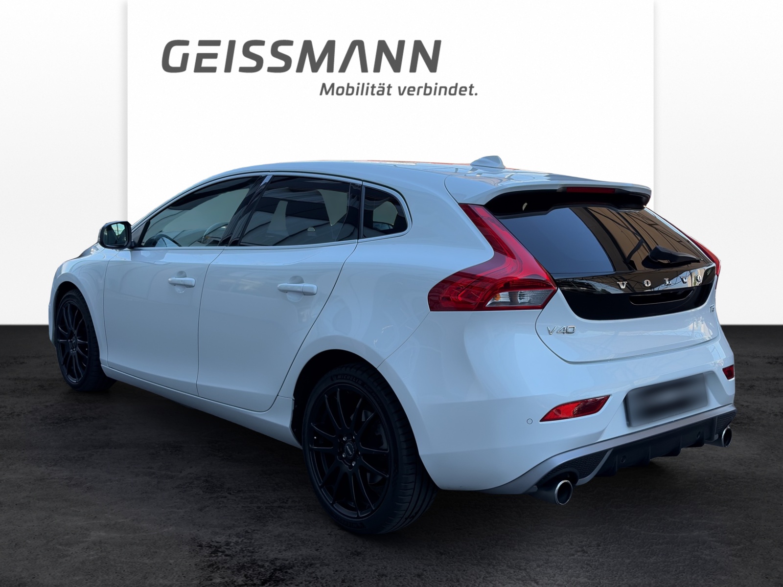 VOLVO V40 2.0 T5 Momentum R-Design S/S-image-4