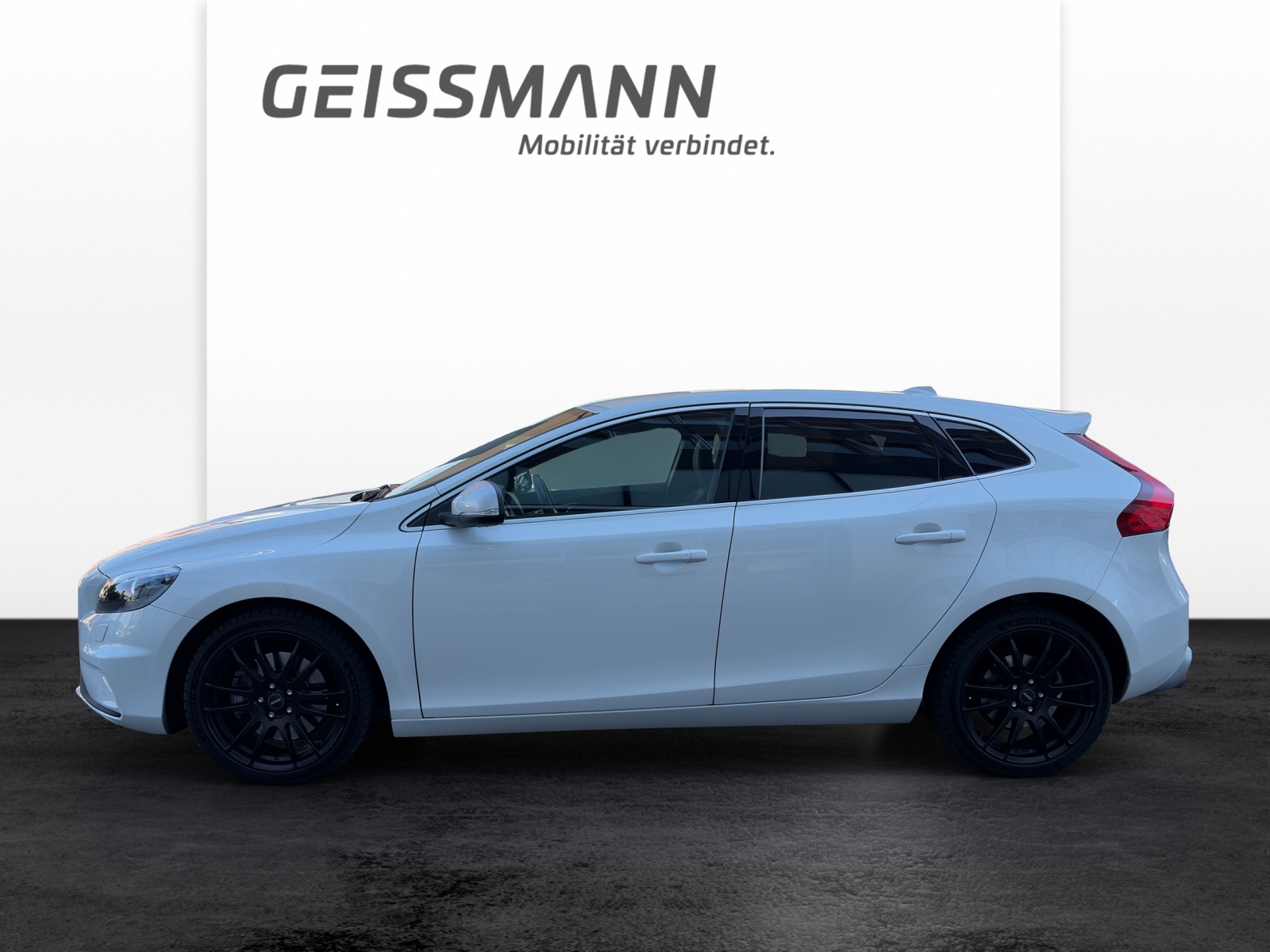 VOLVO V40 2.0 T5 Momentum R-Design S/S-image-2