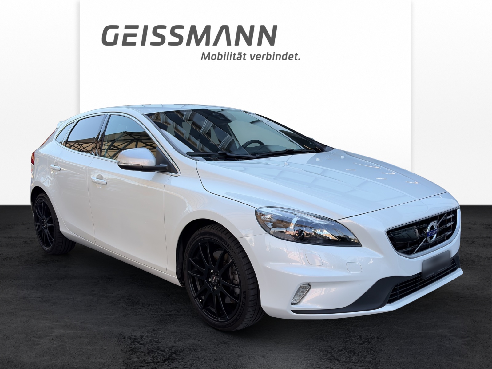 VOLVO V40 2.0 T5 Momentum R-Design S/S-image-1