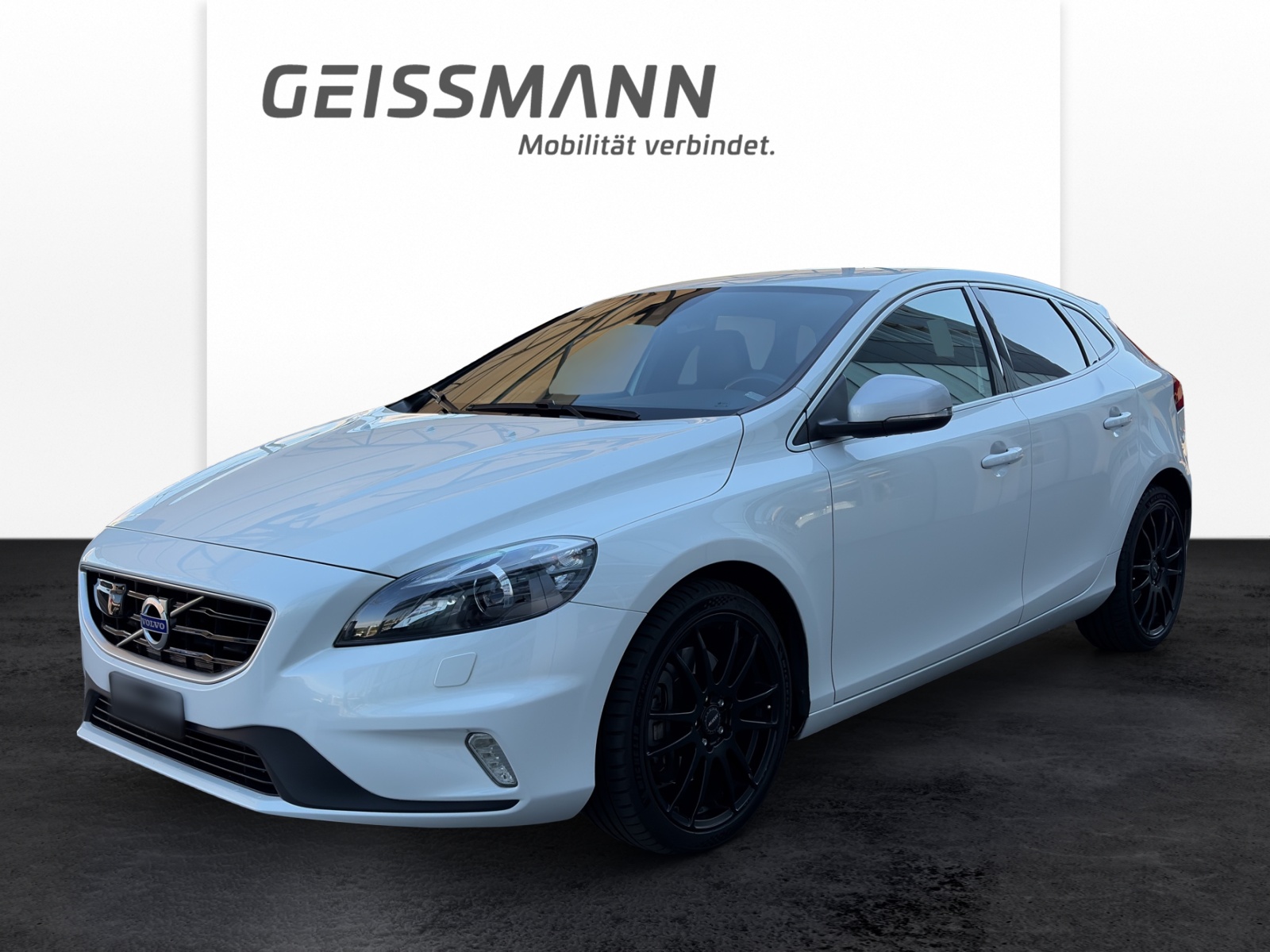 VOLVO V40 2.0 T5 Momentum R-Design S/S-image-0