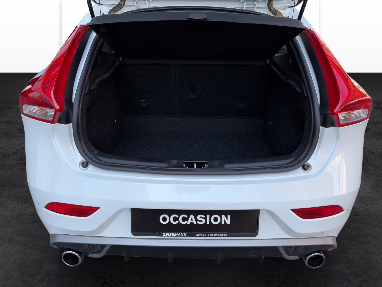 VOLVO V40 2.0 T5 Momentum R-Design S/S-image-18