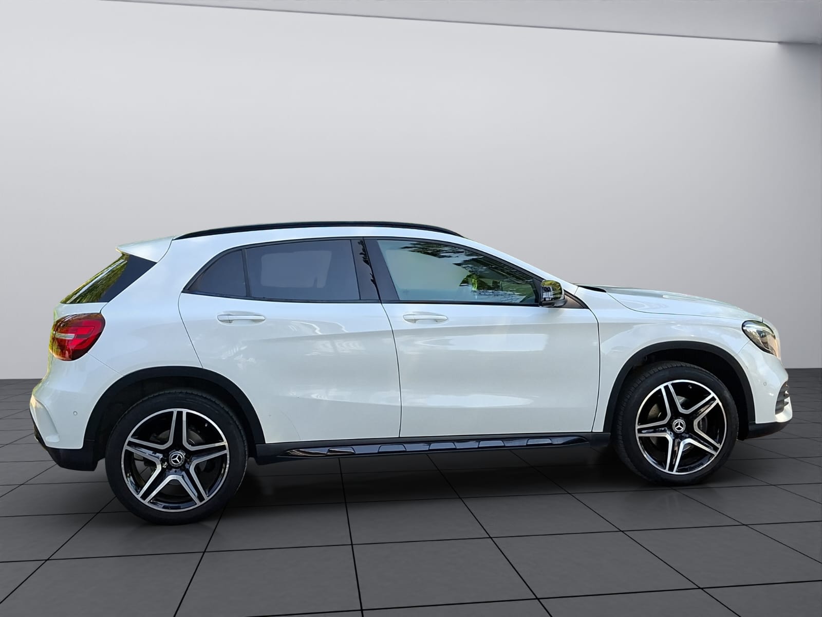 MERCEDES-BENZ GLA 250 Urban 4Matic 7G-DCT-image-7
