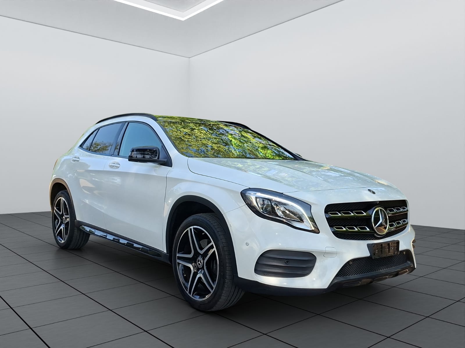 MERCEDES-BENZ GLA 250 Urban 4Matic 7G-DCT-image-2
