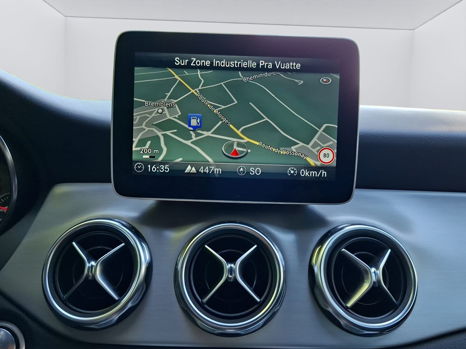 MERCEDES-BENZ GLA 250 Urban 4Matic 7G-DCT-image-15