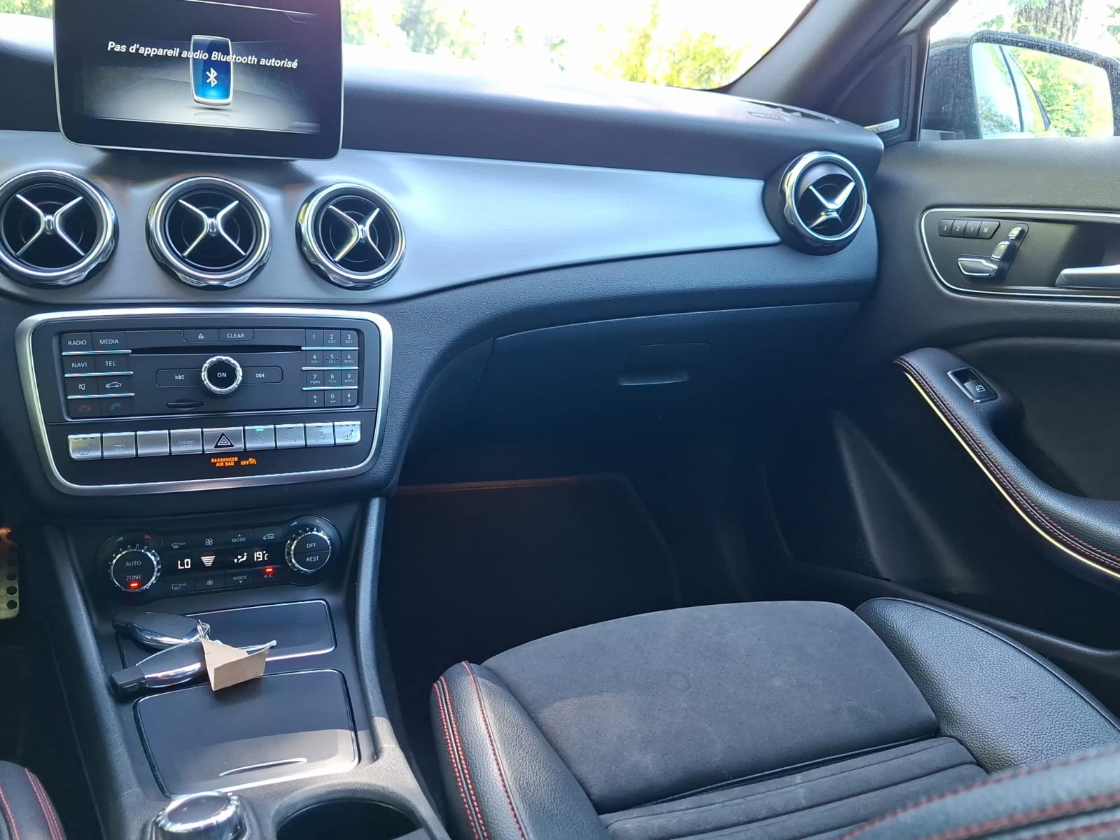 MERCEDES-BENZ GLA 250 Urban 4Matic 7G-DCT-image-14