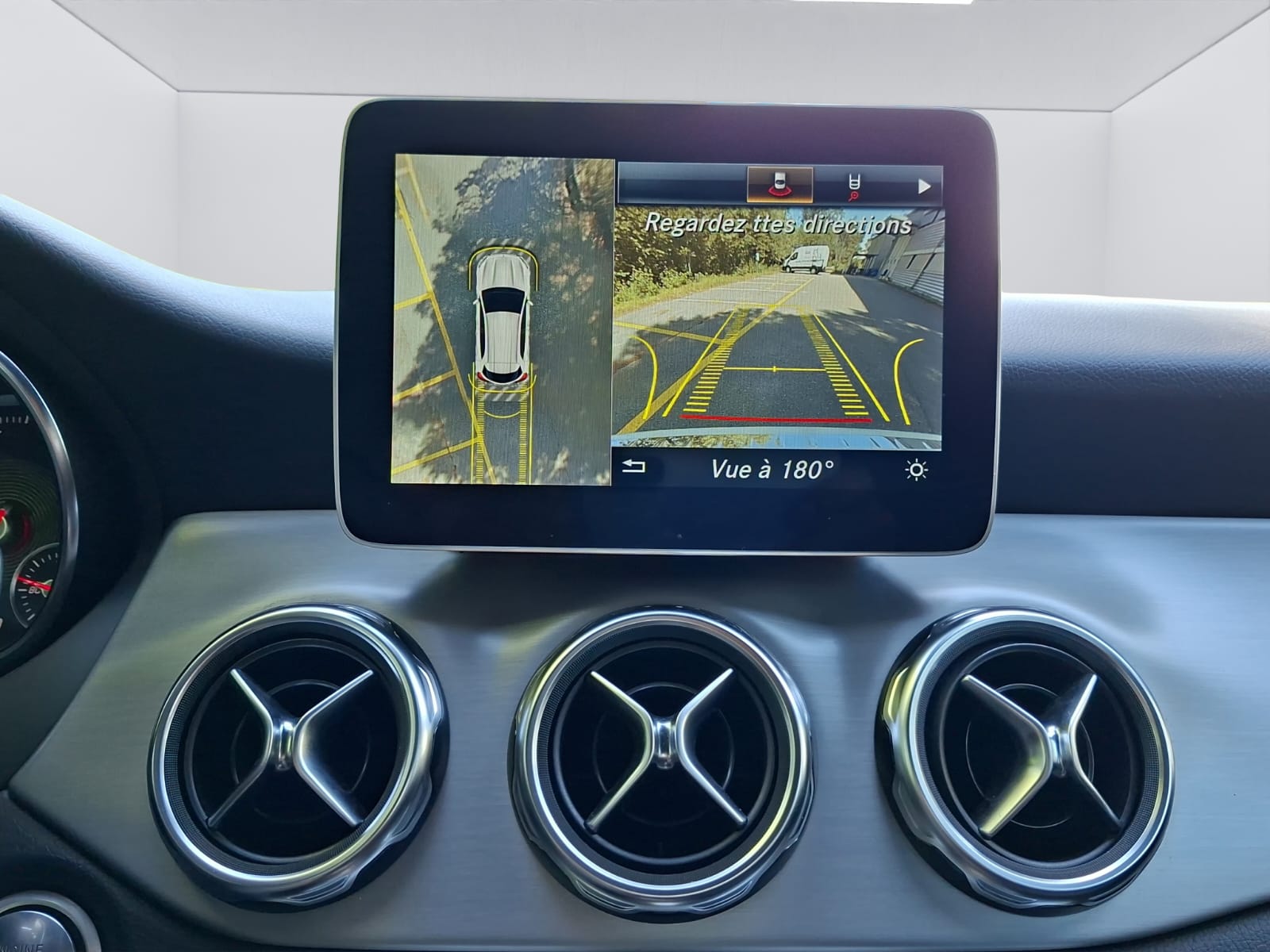 MERCEDES-BENZ GLA 250 Urban 4Matic 7G-DCT-image-16