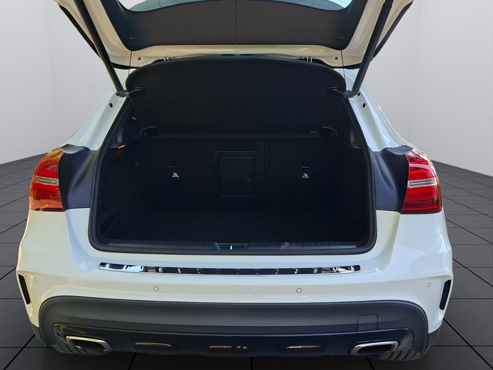 MERCEDES-BENZ GLA 250 Urban 4Matic 7G-DCT-image-5