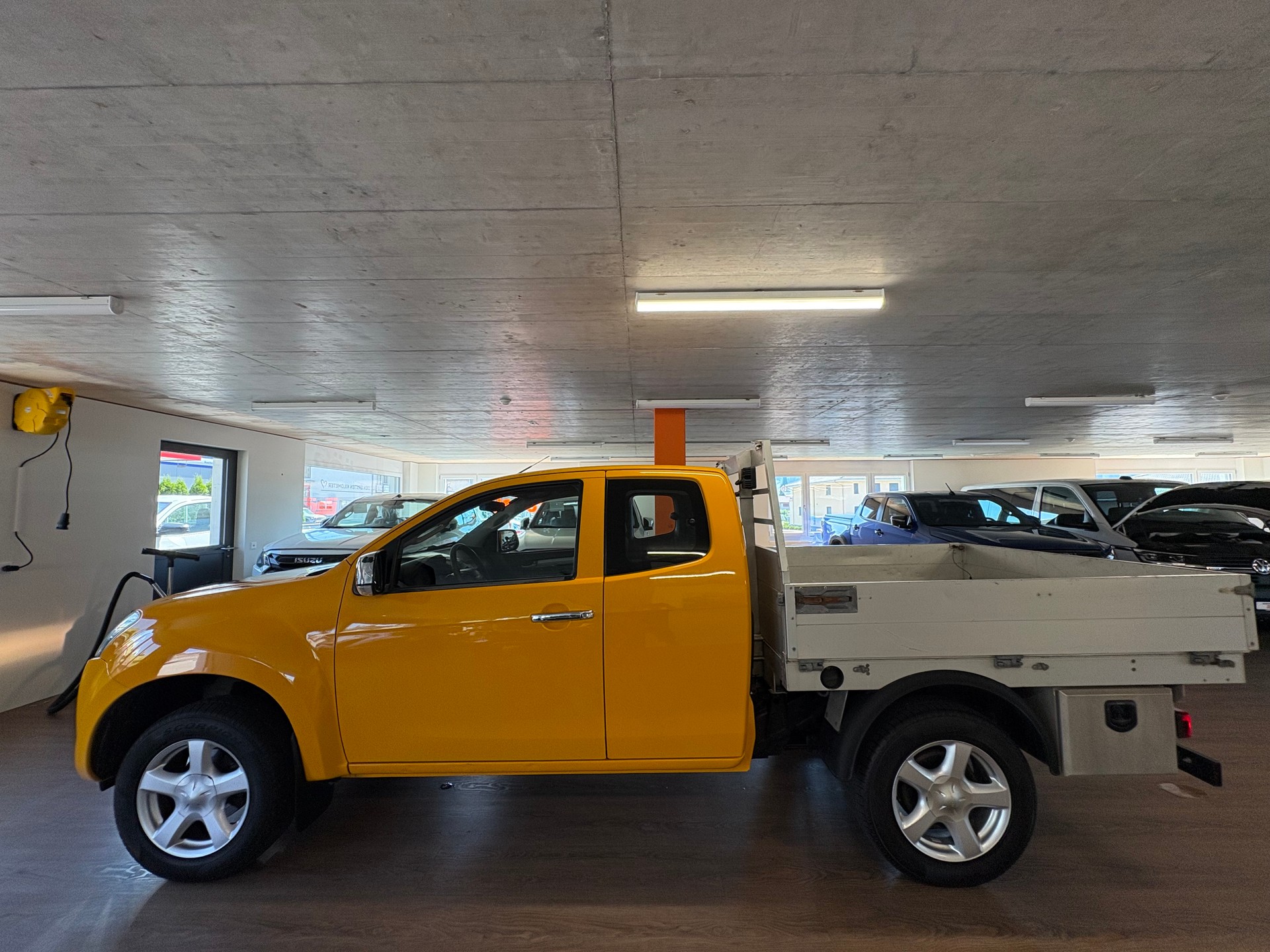 ISUZU D-MAX 2.5 SpaceCab Solar 4x4 A-image-0