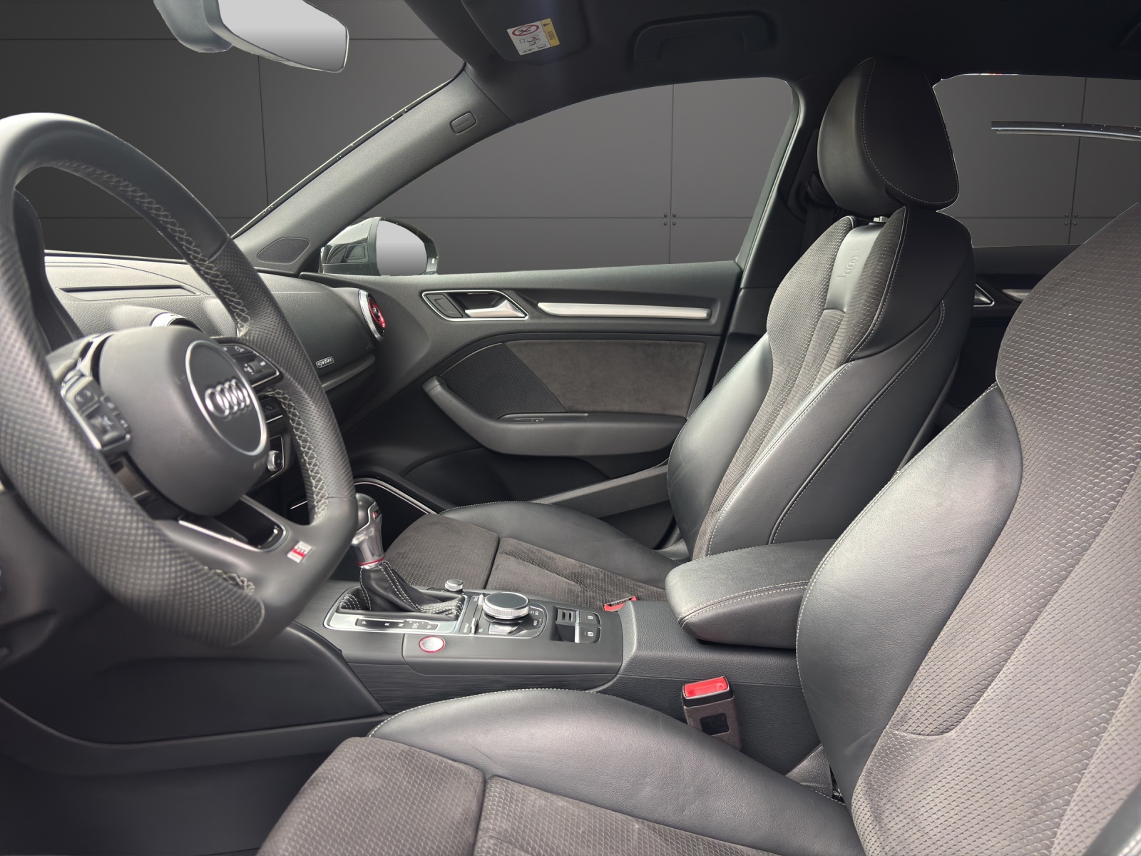 AUDI S3 Sportback 2.0 TFSI quattro S-tronic-image-2