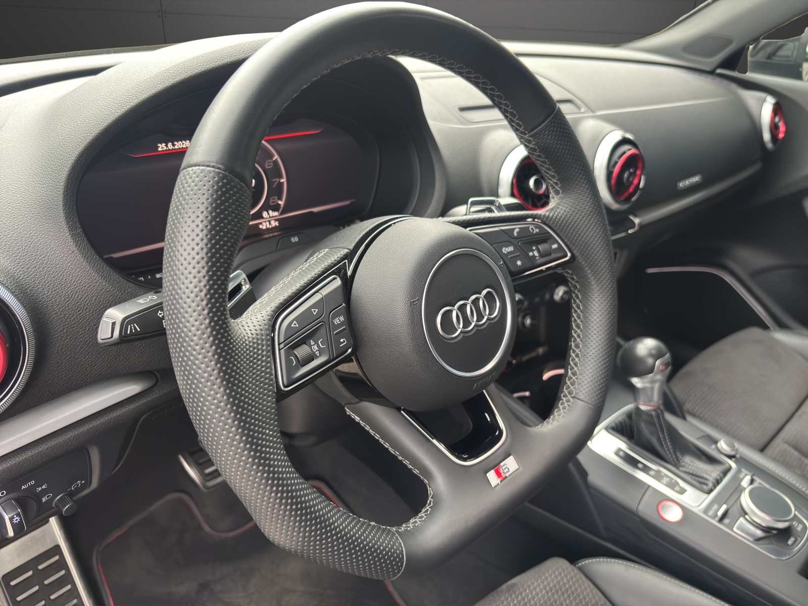 AUDI S3 Sportback 2.0 TFSI quattro S-tronic-image-3