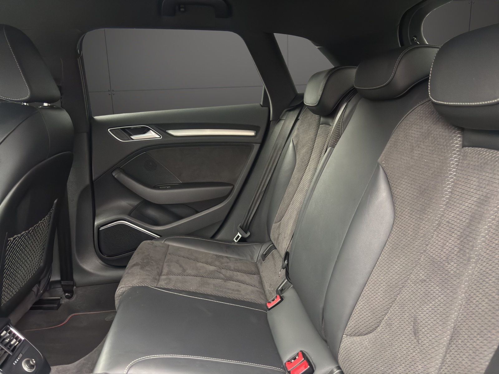 AUDI S3 Sportback 2.0 TFSI quattro S-tronic-image-11