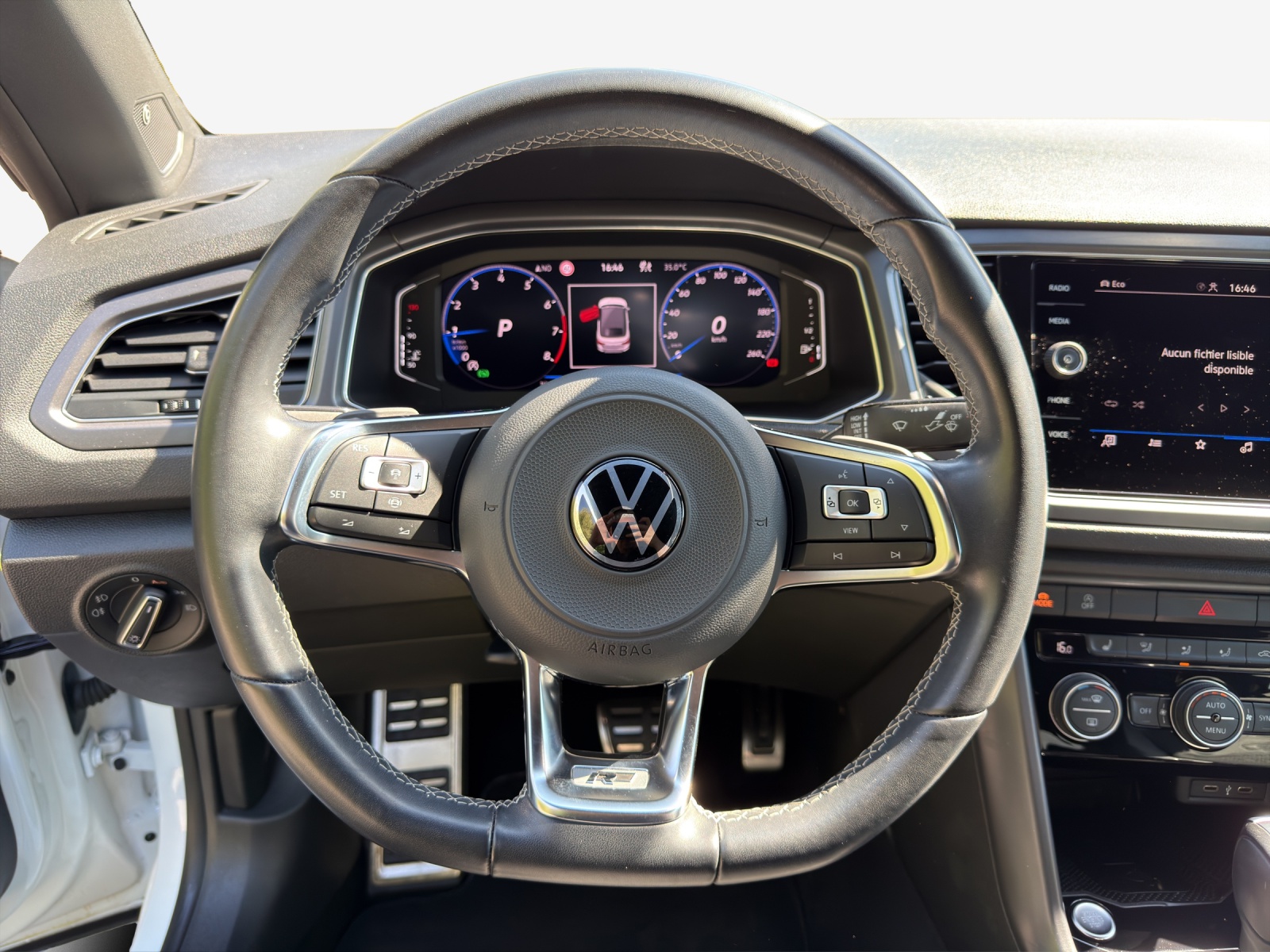VW T-Roc Cabriolet 1.5 TSI EVO Black & White DSG-image-9