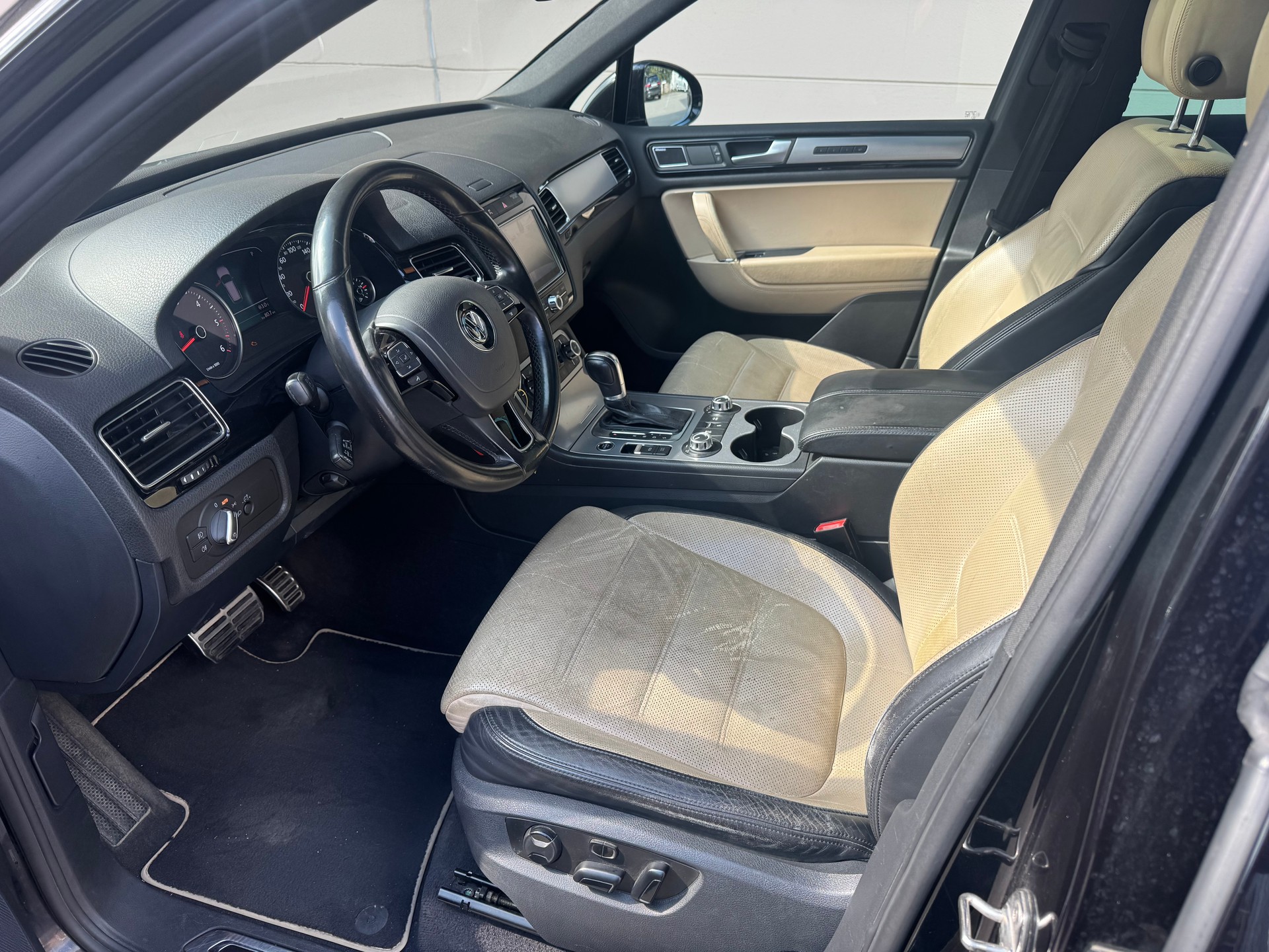 VW Touareg 4.2 TDI Tiptronic-image-8