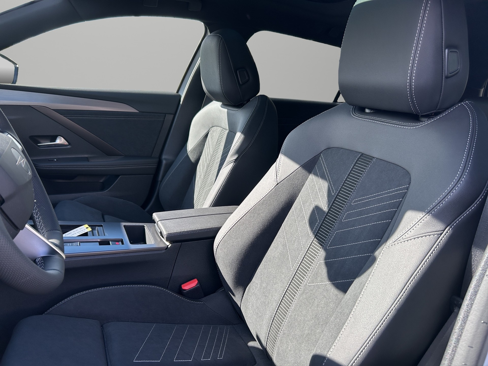 OPEL Astra-e Sports Tourer Ultimate-image-3