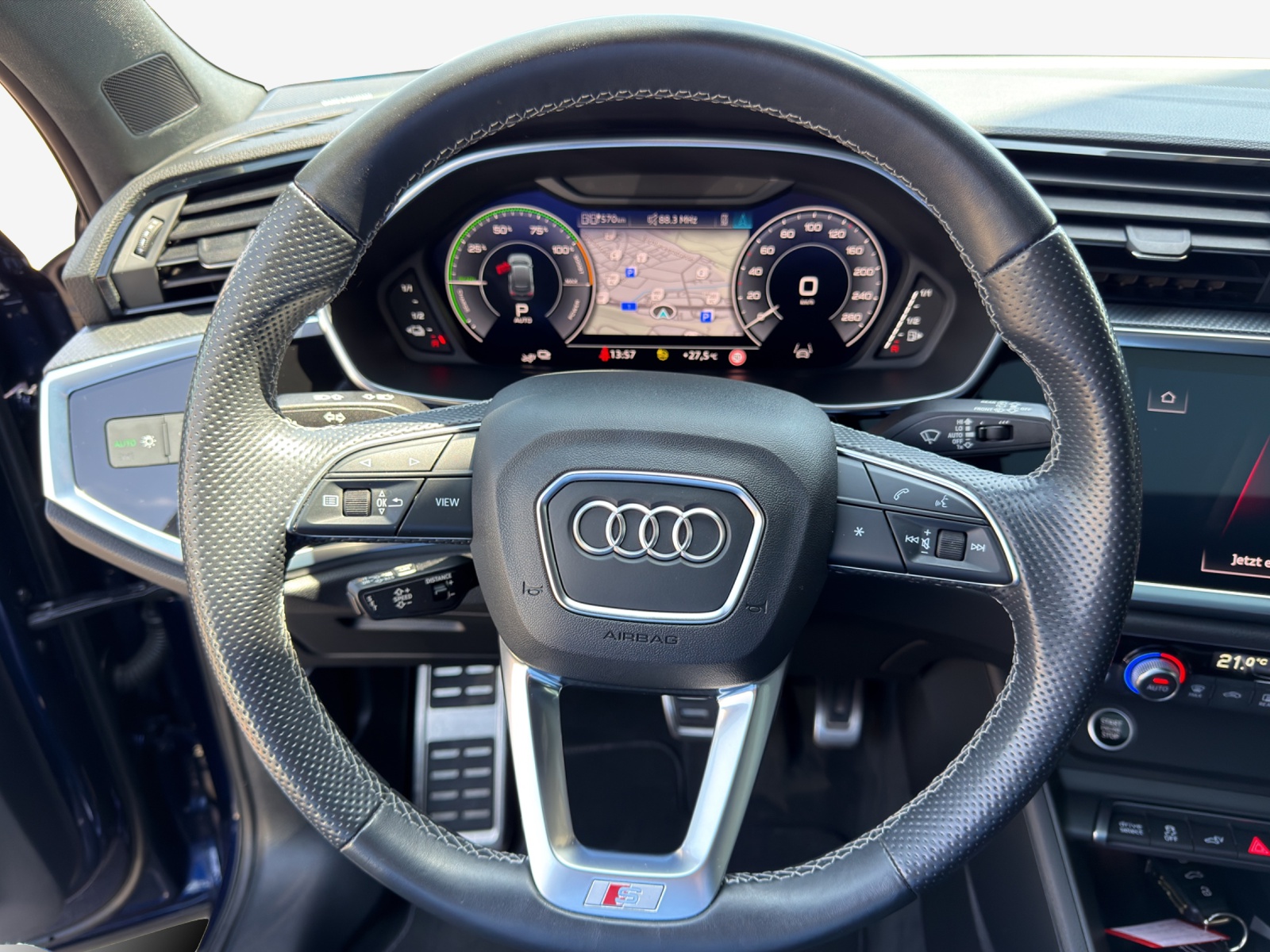 AUDI Q3 Sportback 45 TFSI e S line S-tronic-image-9
