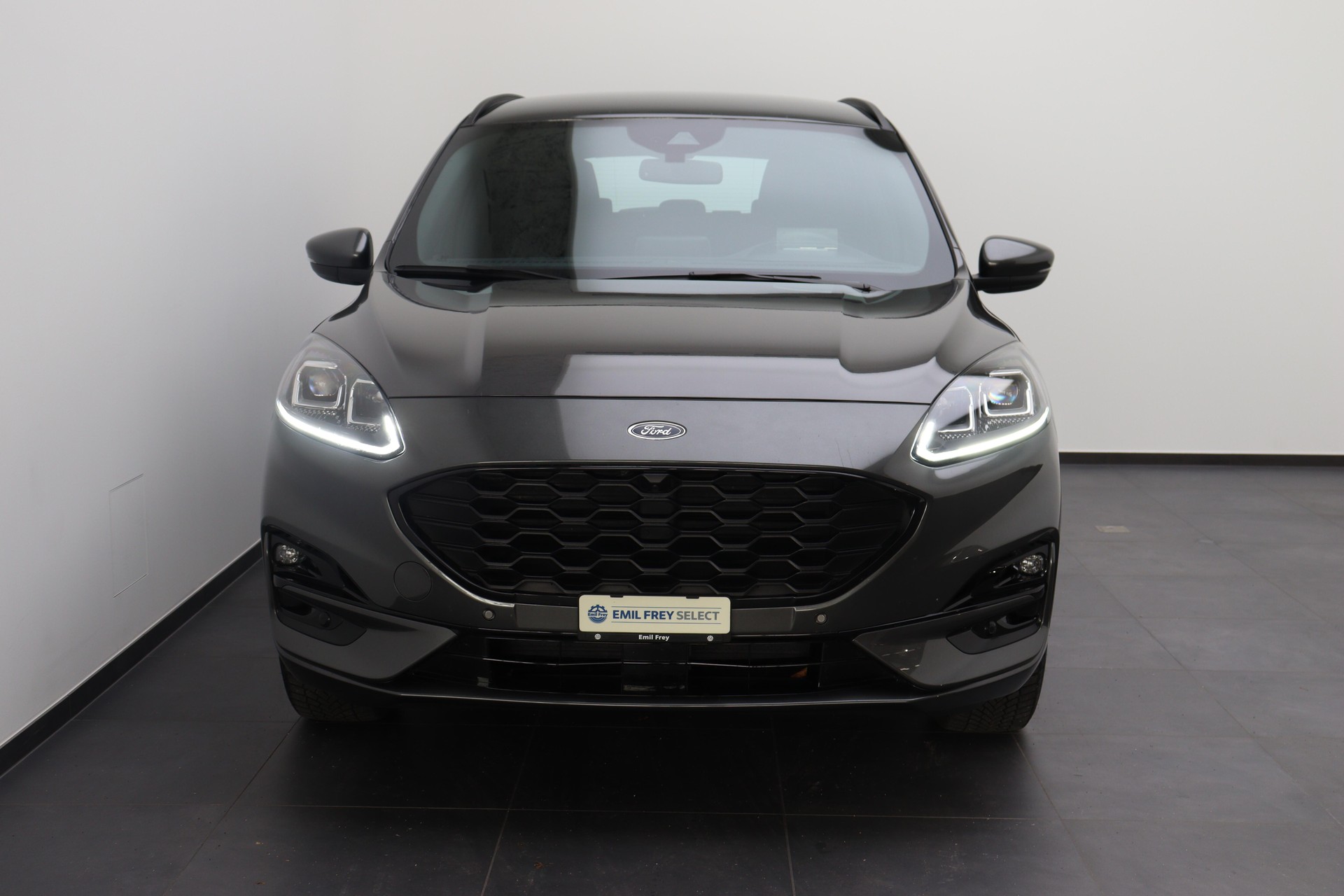 FORD Kuga 2.5 Plug-in Hybrid ST-Line-showroom-element-1