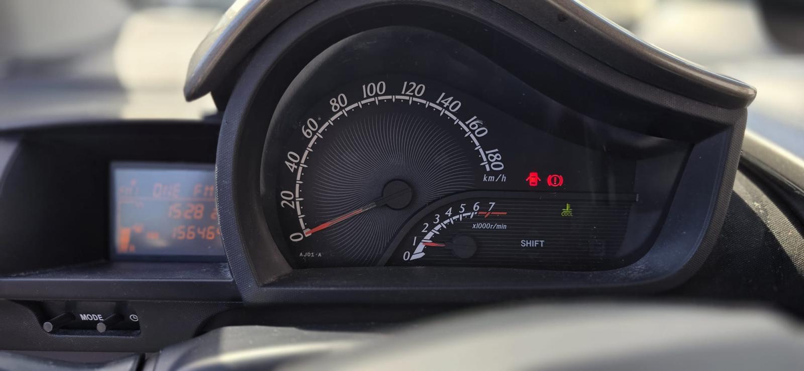 TOYOTA iQ 1.0 VVT-i Linea Terra-image-9