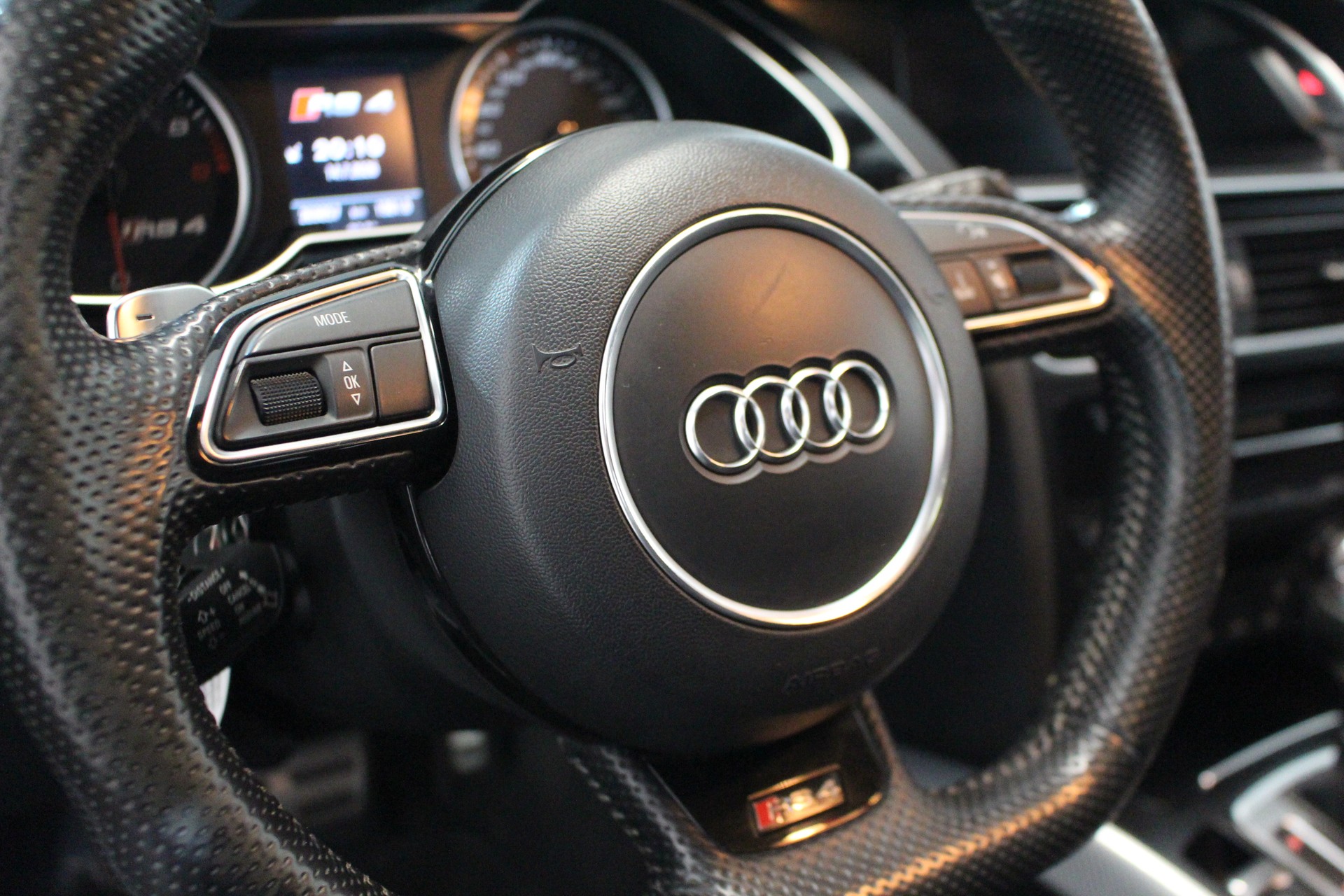 AUDI RS4 Avant 4.2 V8 FSI quattro S-Tronic-image-13