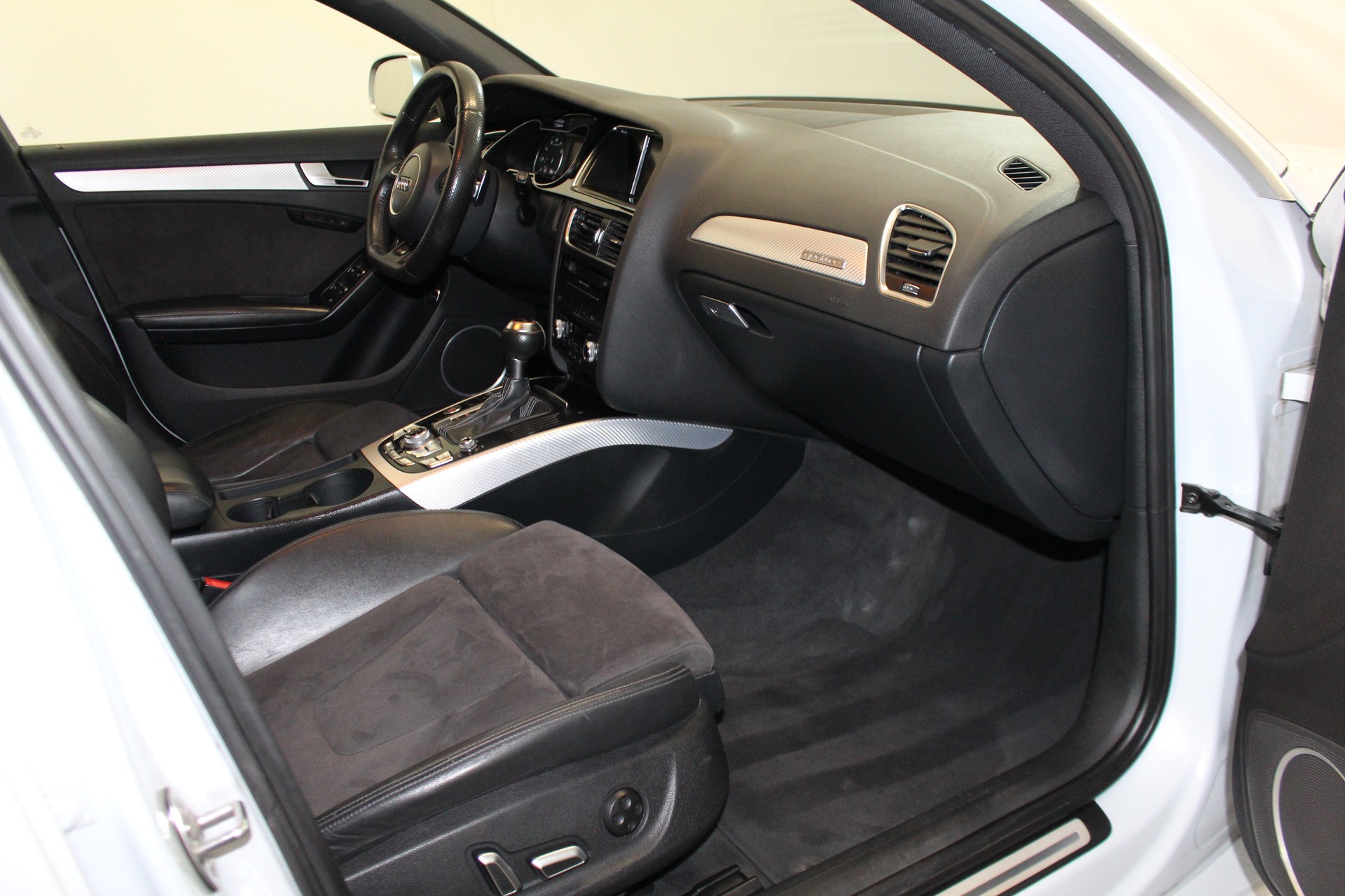AUDI RS4 Avant 4.2 V8 FSI quattro S-Tronic-image-10