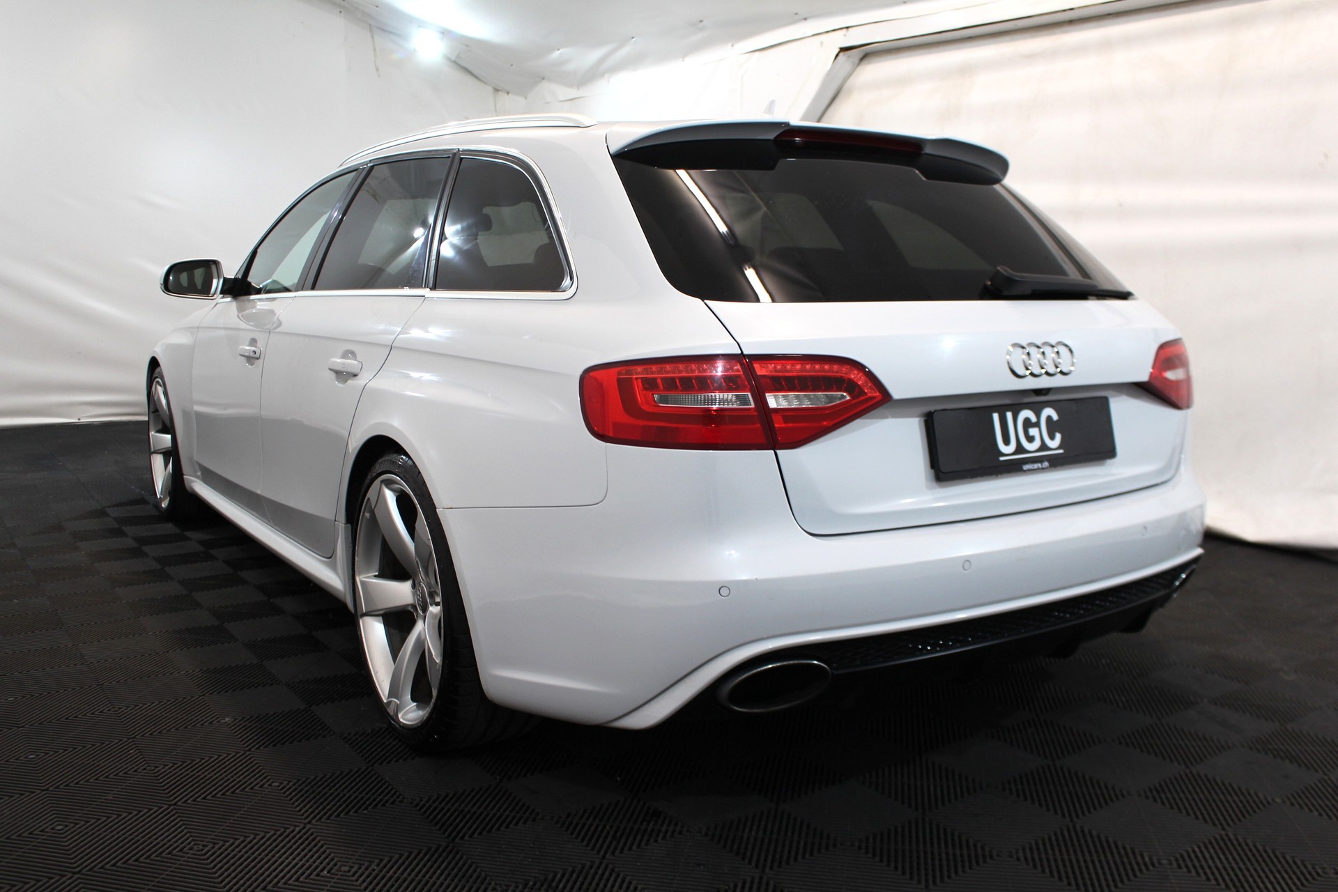 AUDI RS4 Avant 4.2 V8 FSI quattro S-Tronic-showroom-element-3