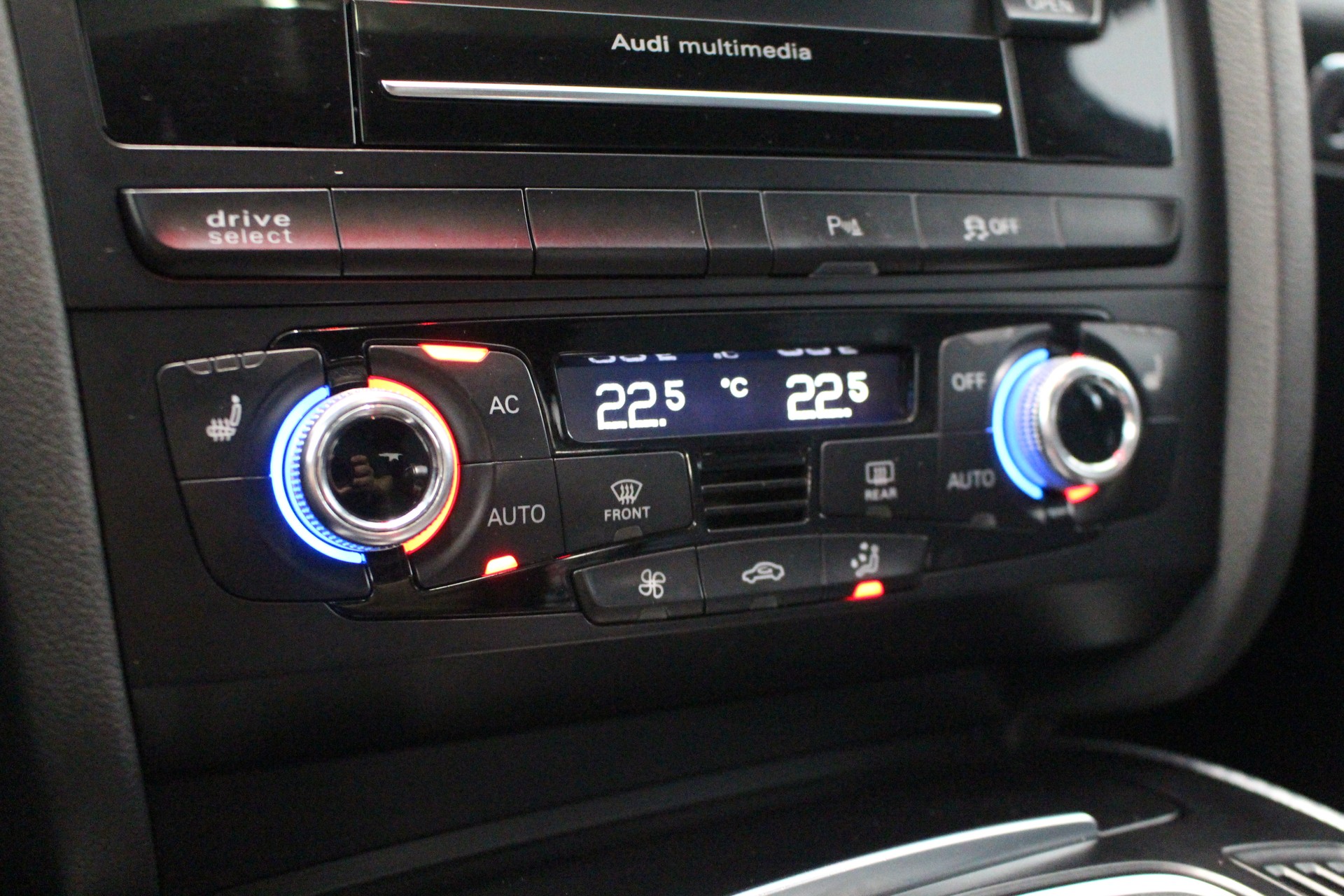 AUDI RS4 Avant 4.2 V8 FSI quattro S-Tronic-image-17