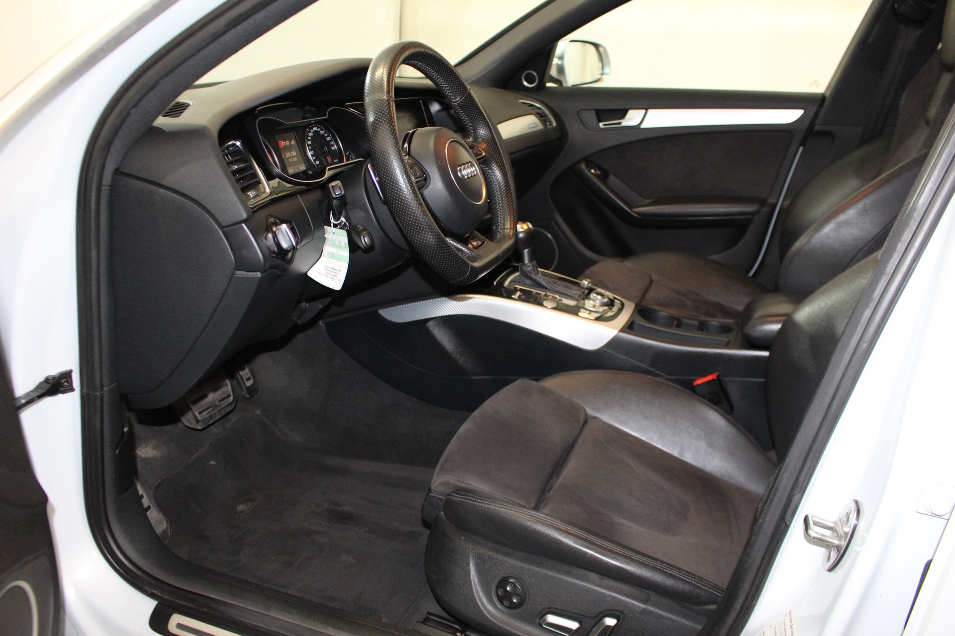 AUDI RS4 Avant 4.2 V8 FSI quattro S-Tronic-image-6