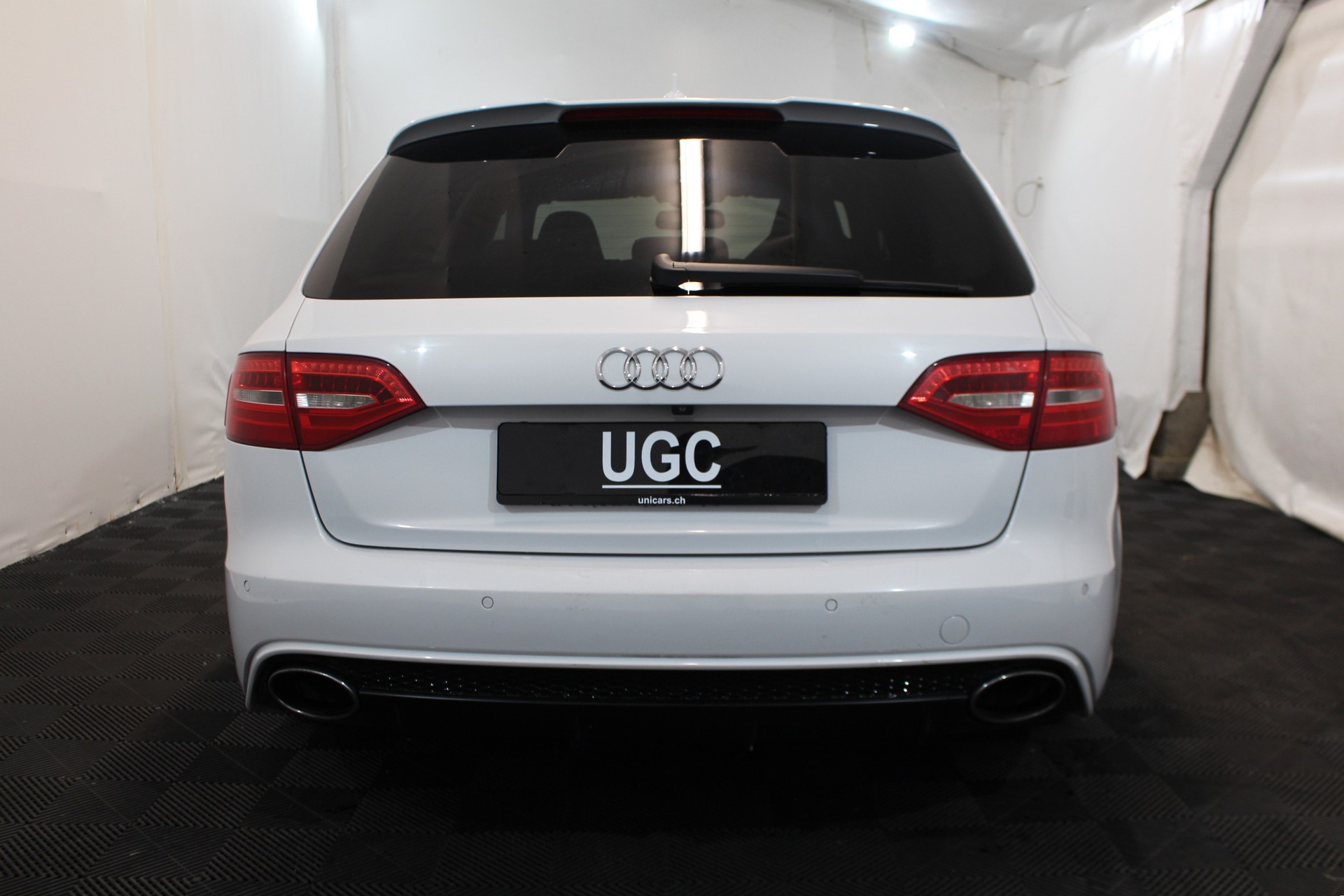 AUDI RS4 Avant 4.2 V8 FSI quattro S-Tronic-image-4